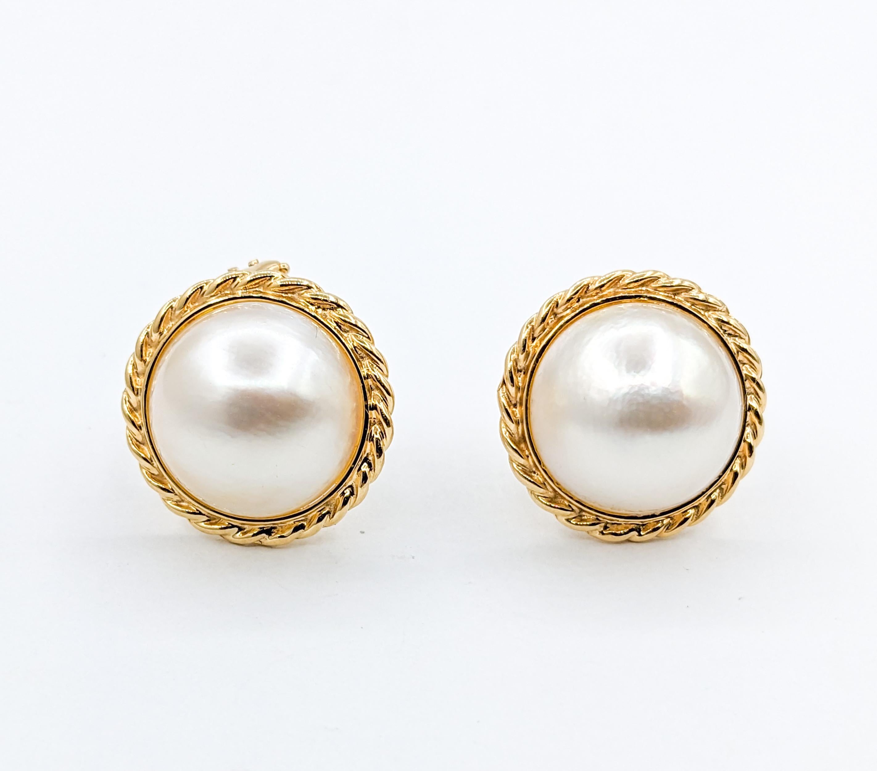 Women's Mabe Pearl Clip on Earrings in Yellow Gold For Sale