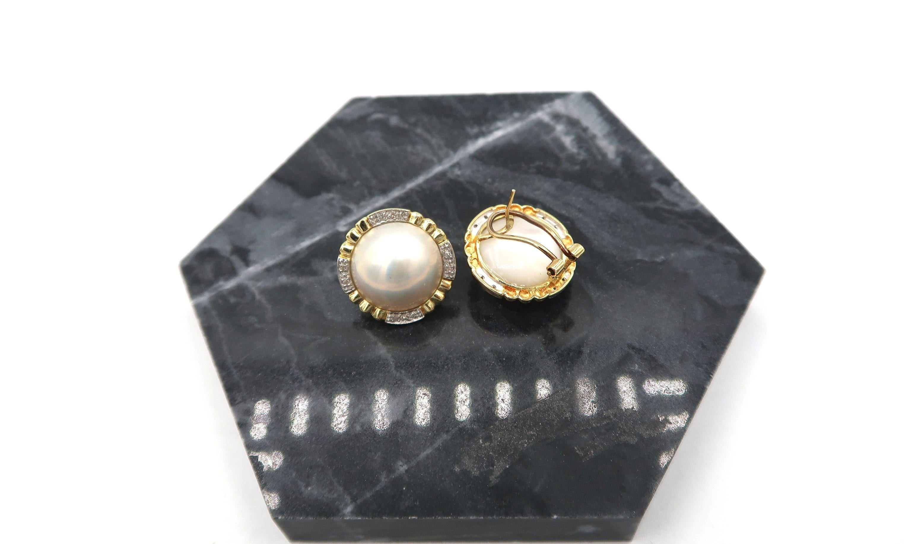 Mabe Pearl Clip-On Earrings with Diamond In New Condition In Bangkok, TH