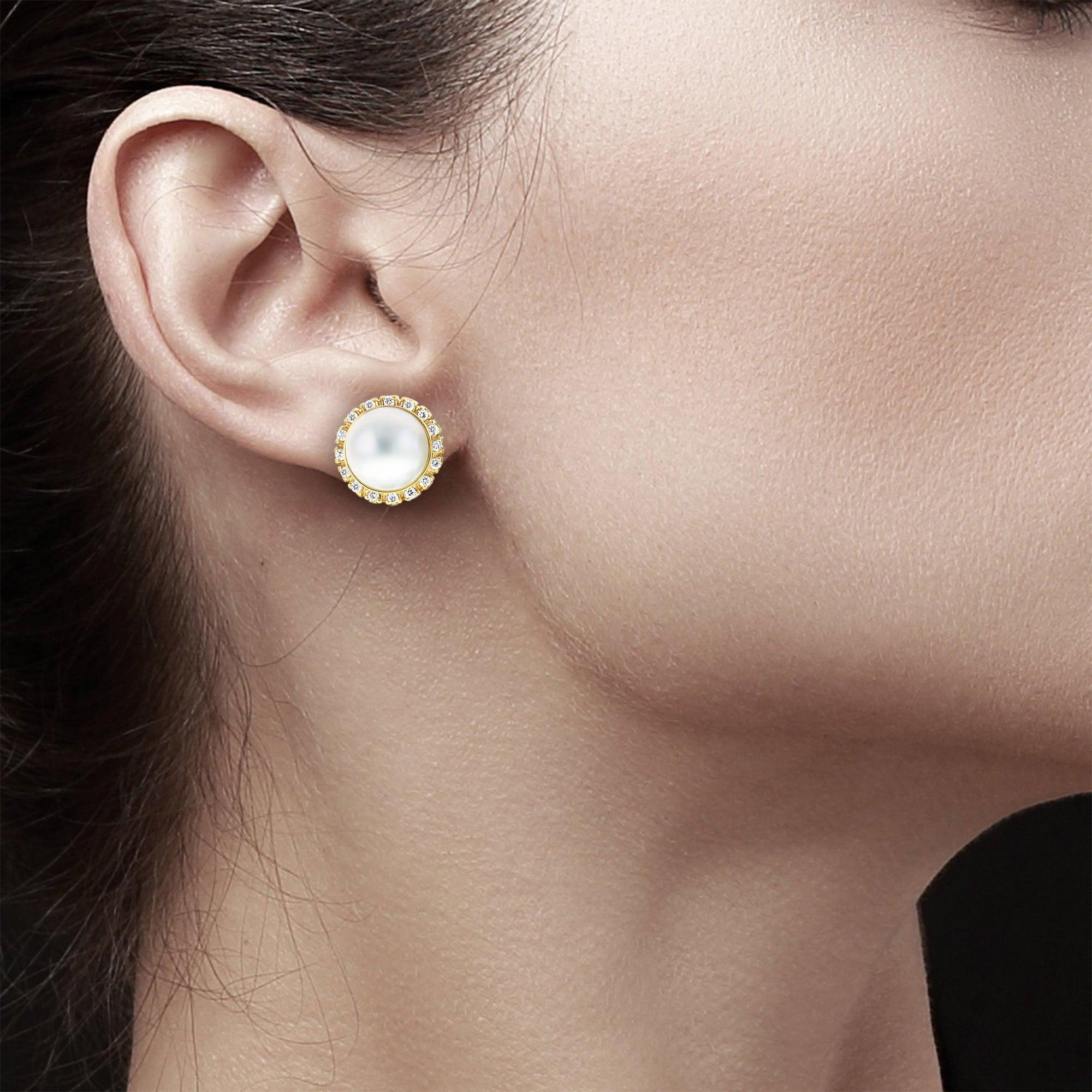 Main Stone: Mabe Pearl & Diamond
Approx. Diamond Carat Weight: .75cttw
Diamond Color: G/H
Diamond Clarity: SI1/SI2
Pearl Size: 13MM
Stone Cut: Round
Weight: 7 grams
Dimensions: 17MM
Metal Choice: 14K Yellow Gold
Closure: Butterfly