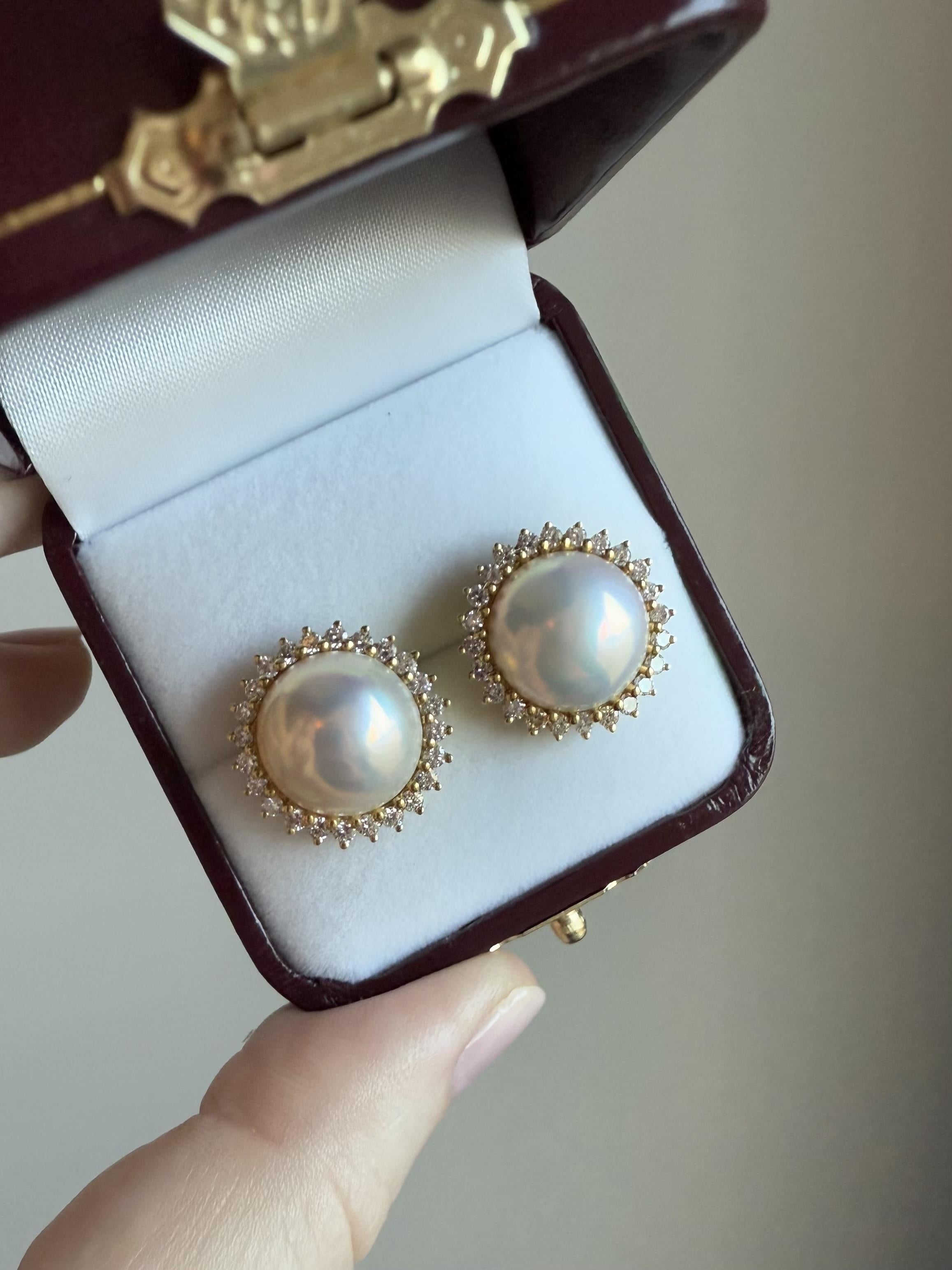 Taille ronde Boucles d'oreilles en or jaune 18K avec perles et diamants Mabe en vente