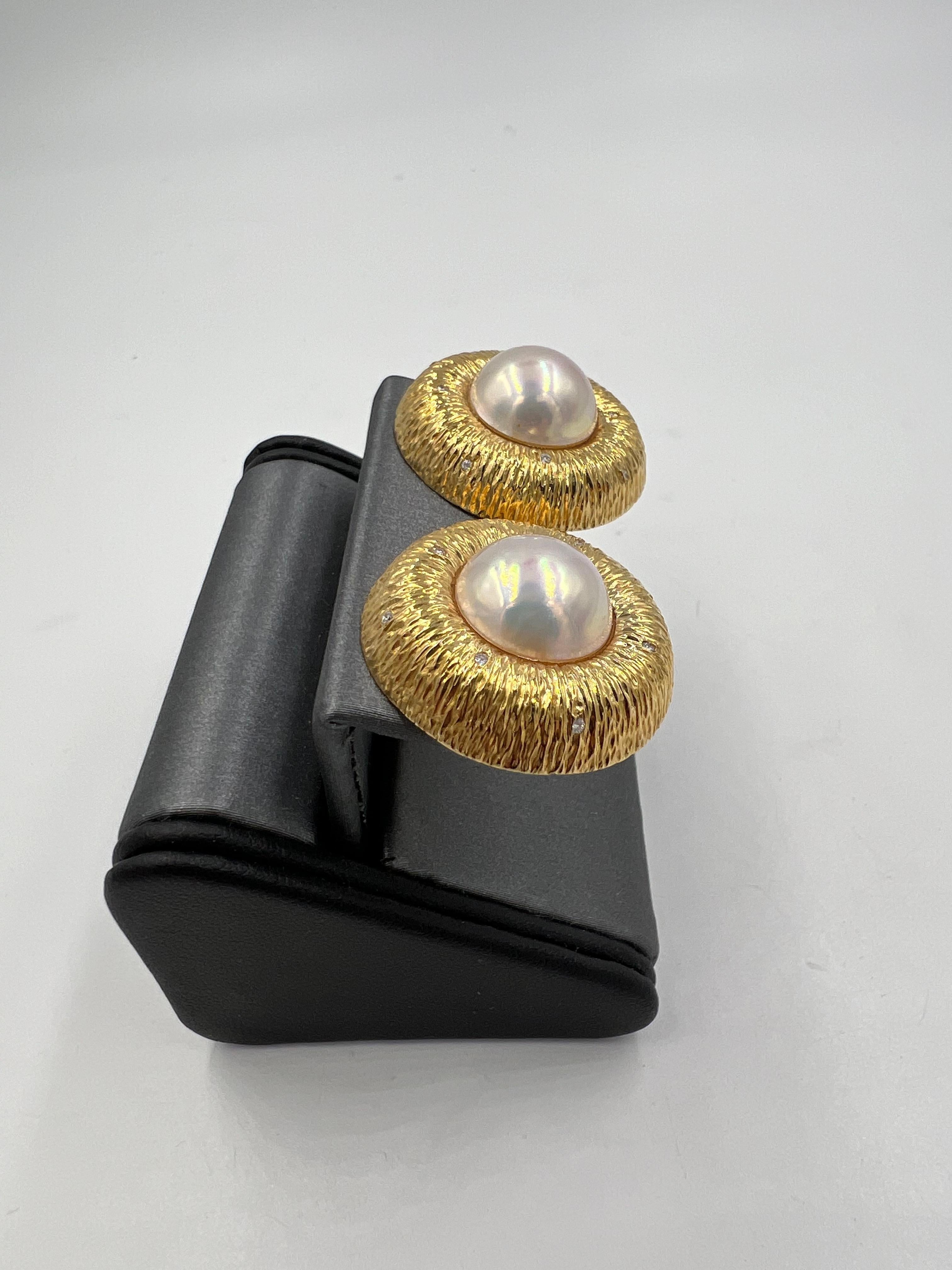 Round Cut 1990s Mabe Pearl Diamond Yellow Gold Earrings For Sale