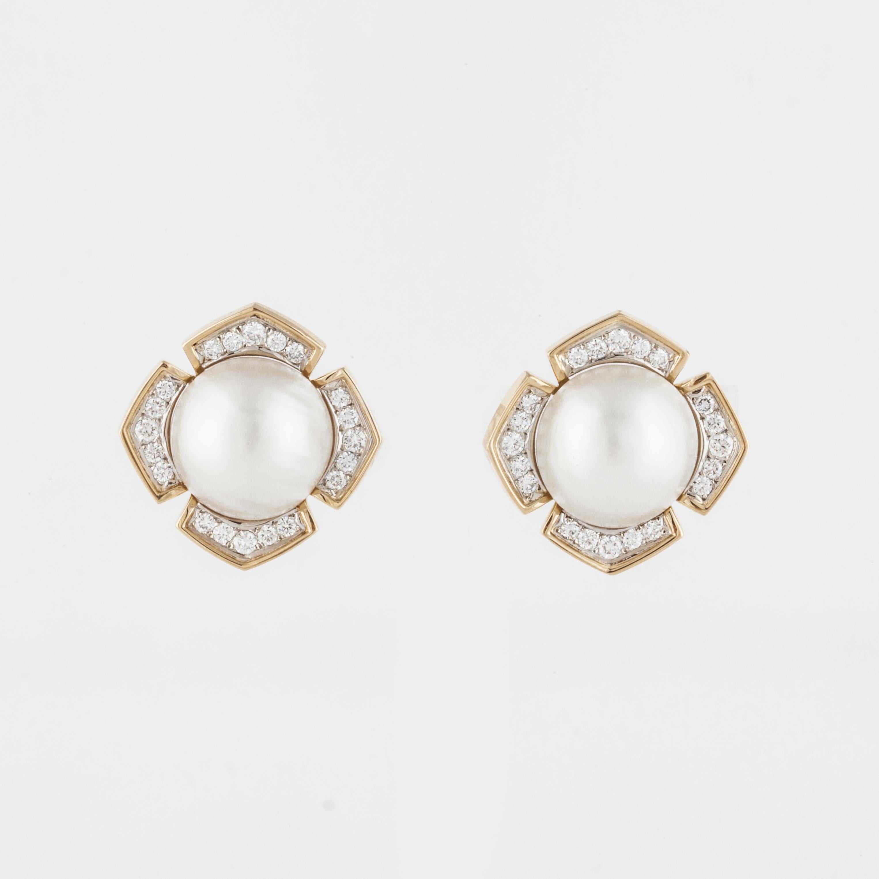 18K Gold Cultured Mabé Pearl And Diamond Earrings In Good Condition In Houston, TX