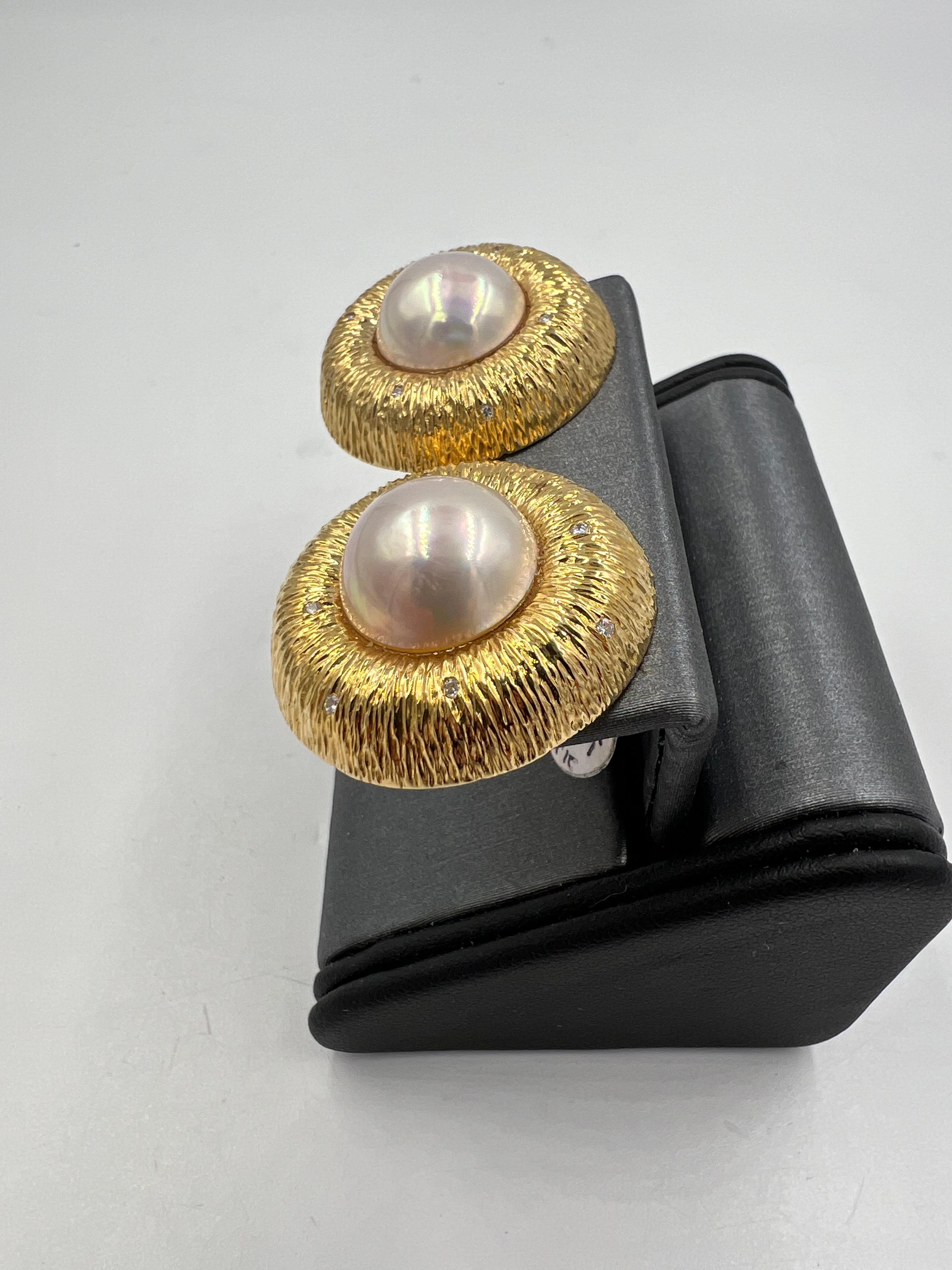 1990s Mabe Pearl Diamond Yellow Gold Earrings In Good Condition For Sale In Los Angeles, CA