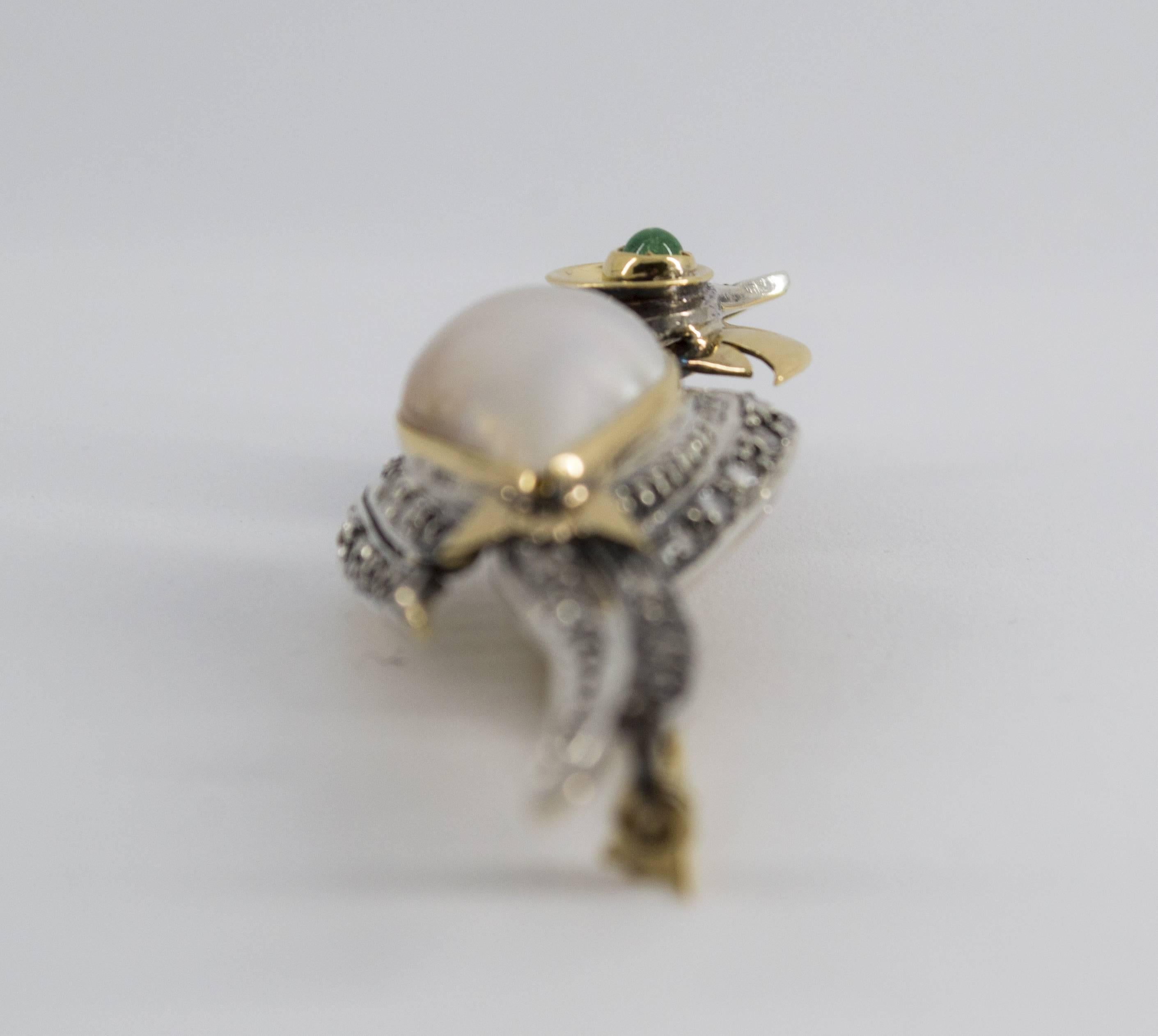 Mabe Pearl Emerald Diamond Yellow Gold Parrot Brooch In New Condition In Naples, IT