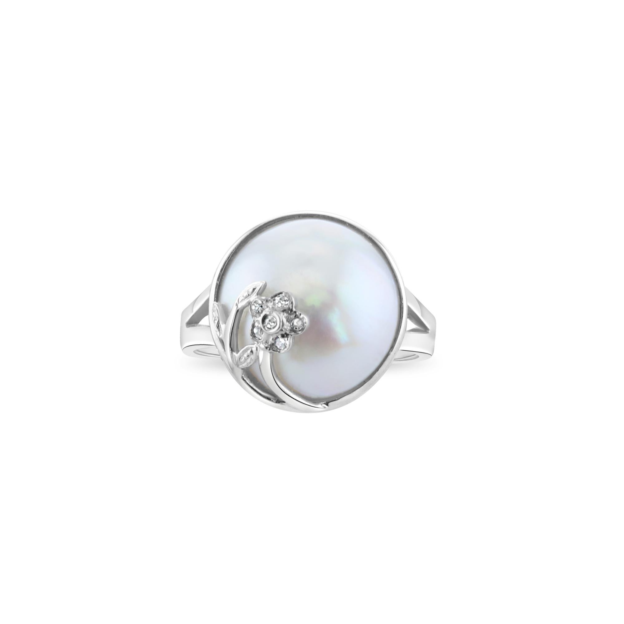 Mabe Pearl Flower Diamond Ring 14k White Gold In New Condition For Sale In Sugar Land, TX