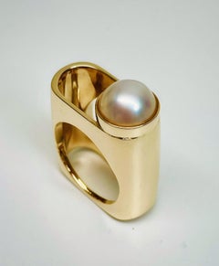 Bague moderniste en perles de Mabe