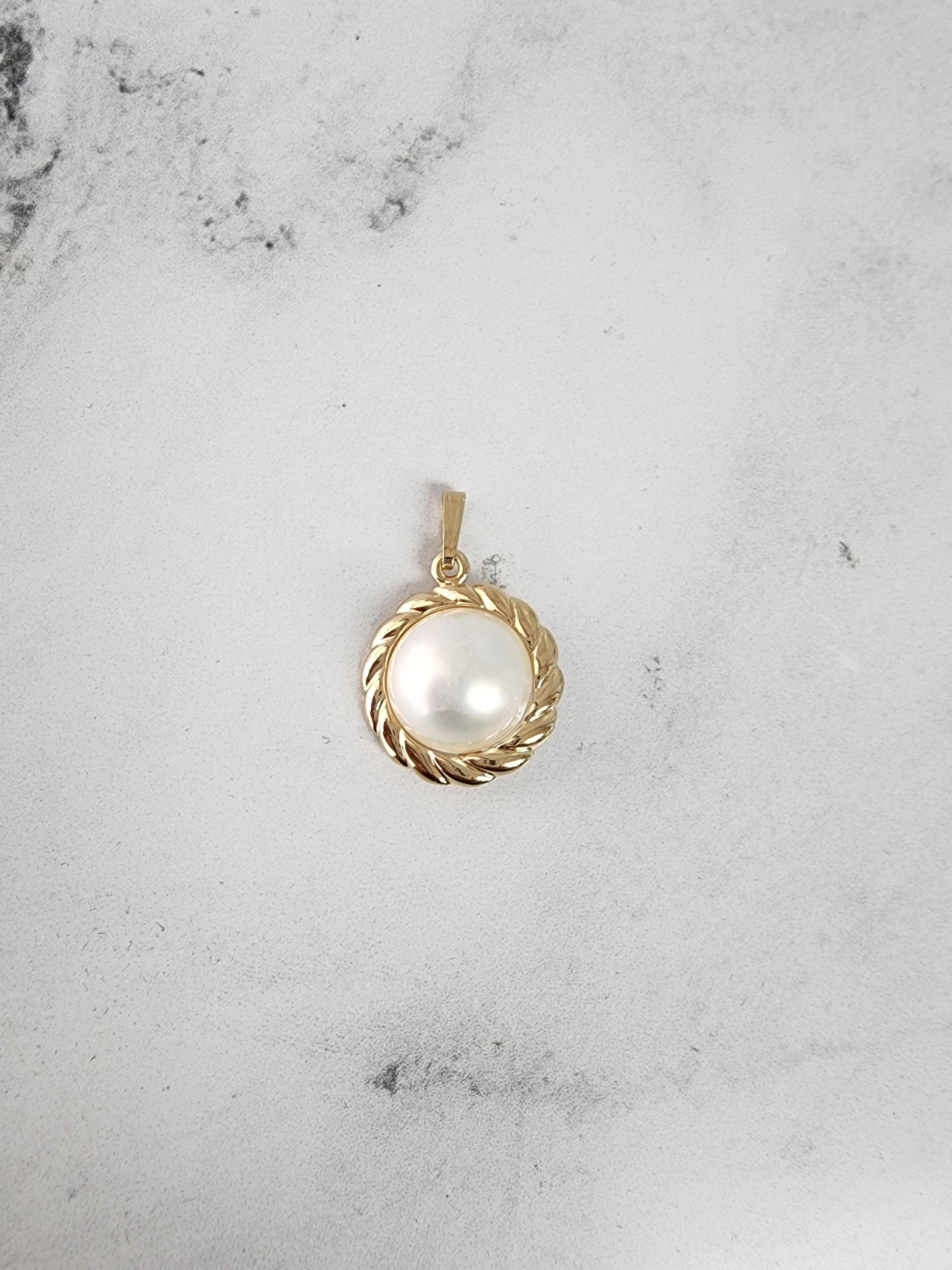 Mabe Pearl Necklace with Braided Bezel Frame 14k Yellow Gold In New Condition For Sale In Sugar Land, TX