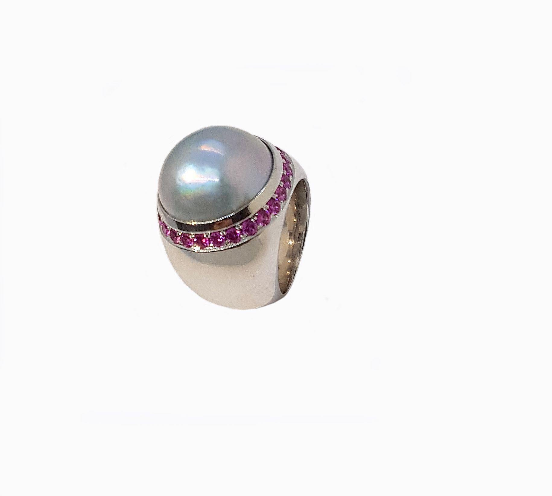 Mabé Pearl Pink Sapphire White Gold Ring In New Condition For Sale In Berlin, DE