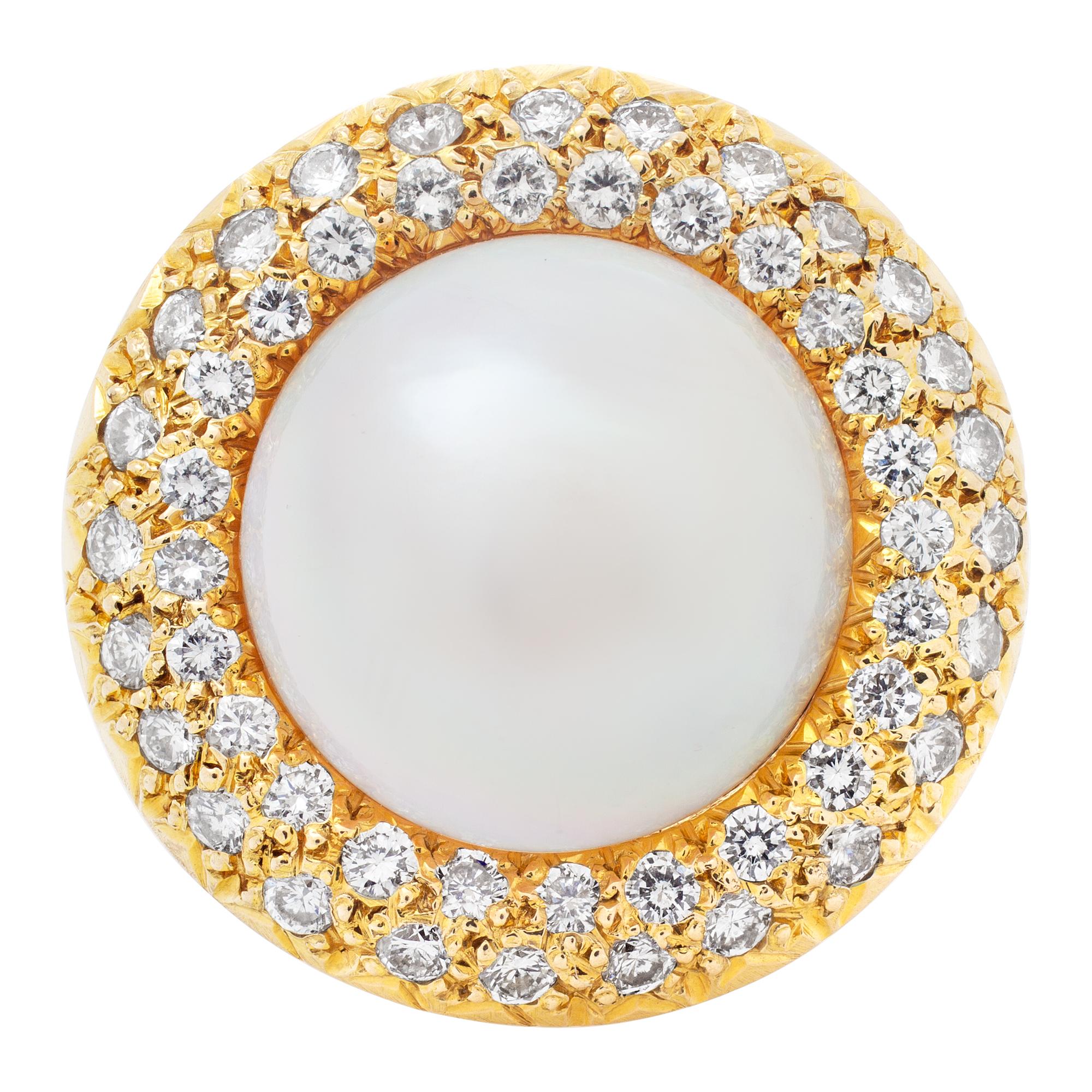 Mabe pearl ring with full cut round brilliant halo of diamonds set in 14k yellow gold.

This Pearl/diamond ring is currently size 4 and some items can be sized up or down, please ask! It weighs 0 gramms and is 14k.