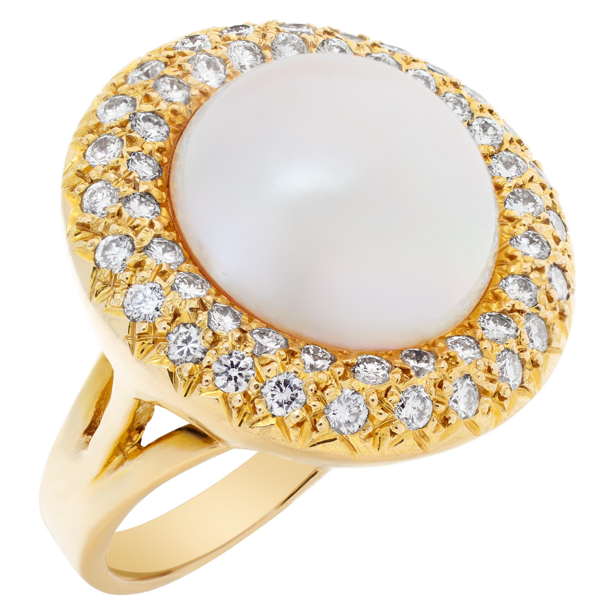 Mabe Pearl Ring with Full Cut Round Brilliant Halo Diamonds Set In Excellent Condition For Sale In Surfside, FL