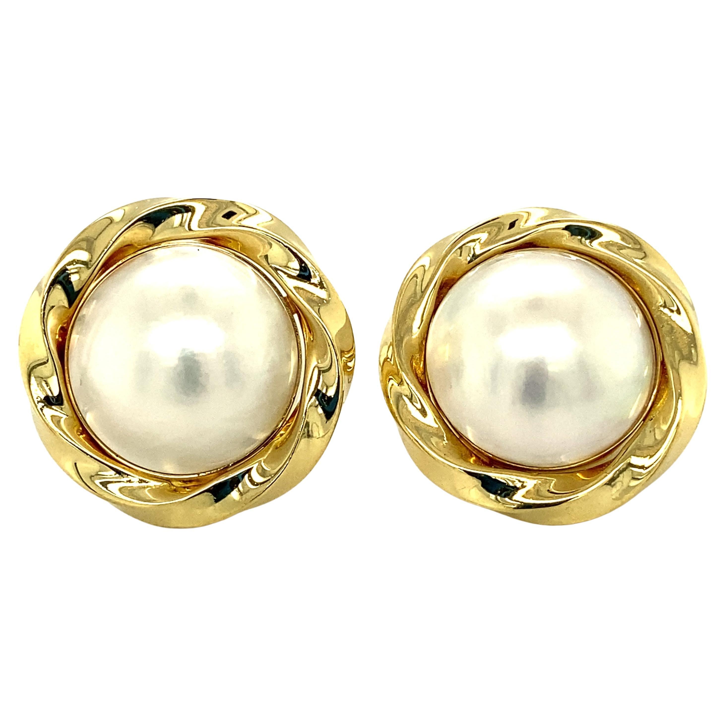 Mabe Pearl Twist Frame Earrings in 18 Karat Gold For Sale
