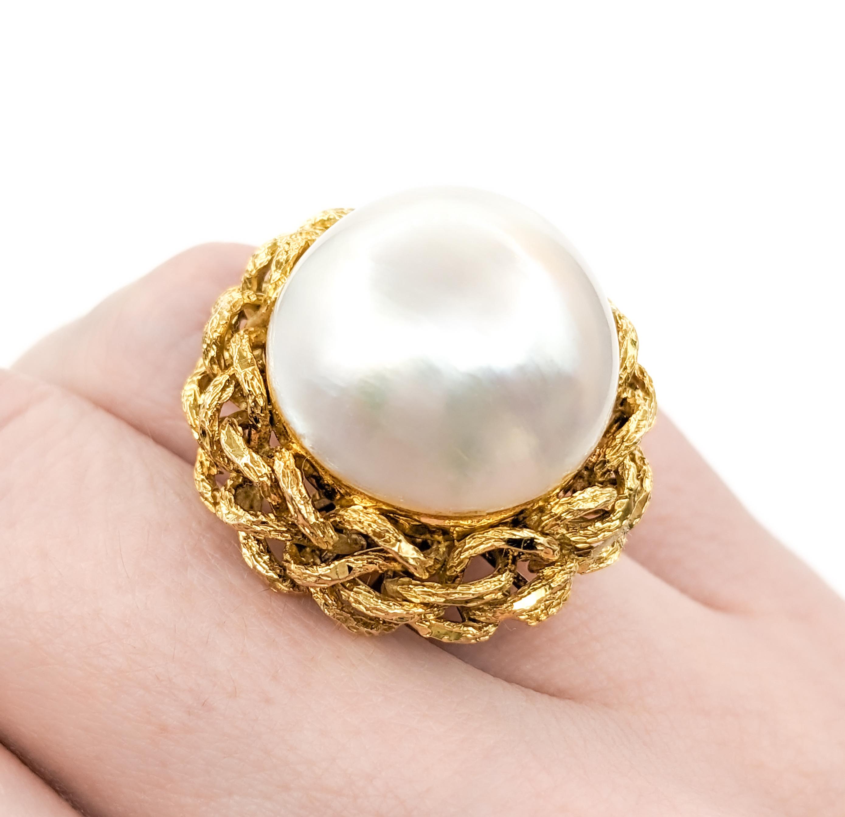 For Sale:  Mabe pearl Vintage Ring In Yellow Gold 4