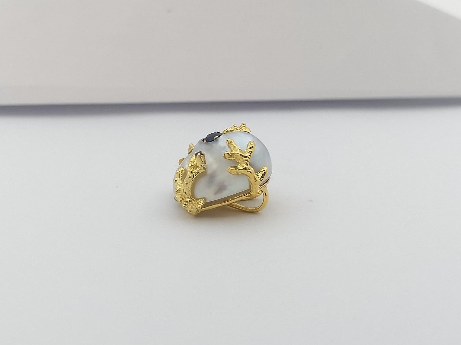 Ciondolo con perla Mabe e zaffiro blu incastonato in oro 18 carati in vendita 2