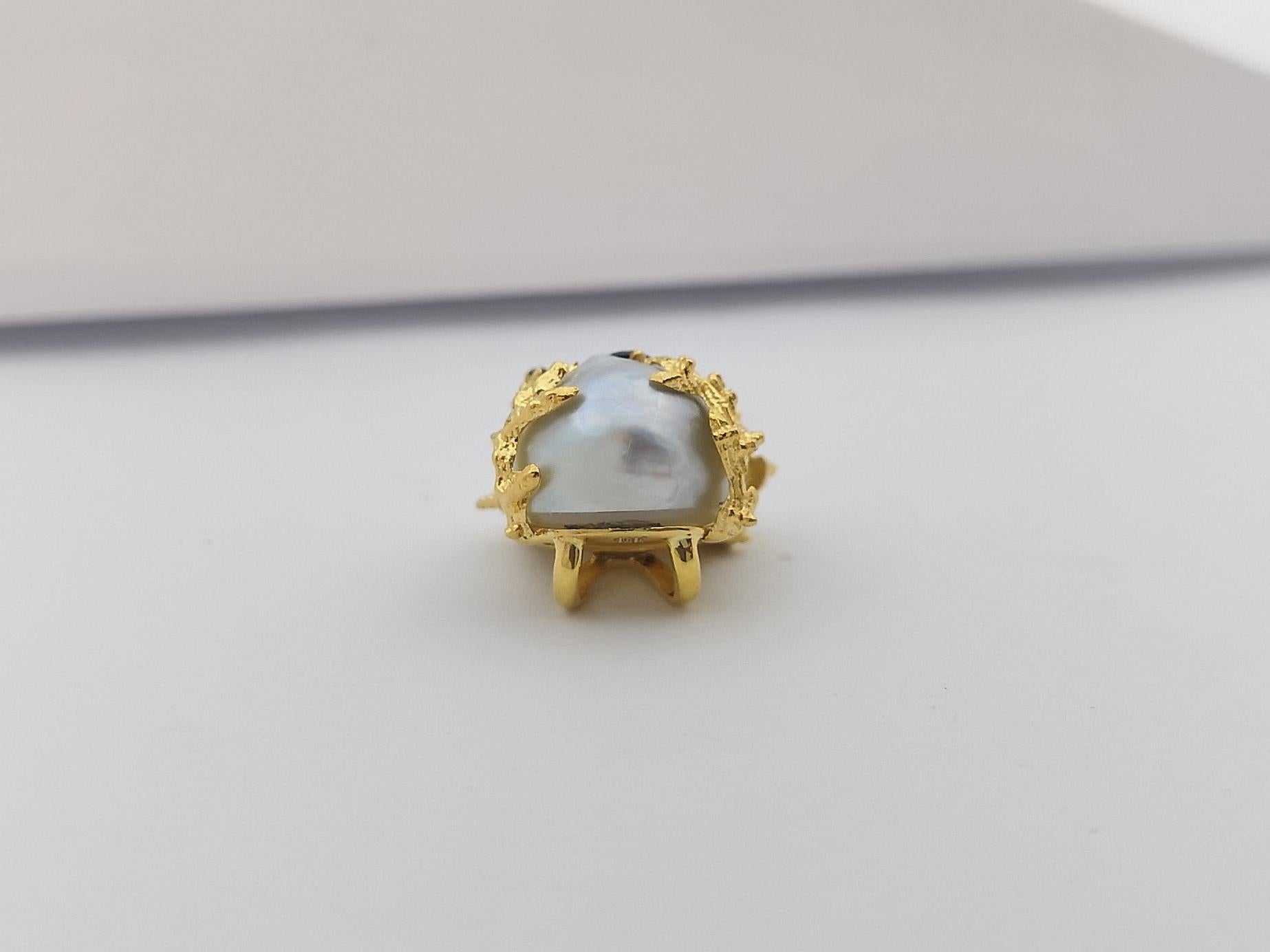 Ciondolo con perla Mabe e zaffiro blu incastonato in oro 18 carati in vendita 3