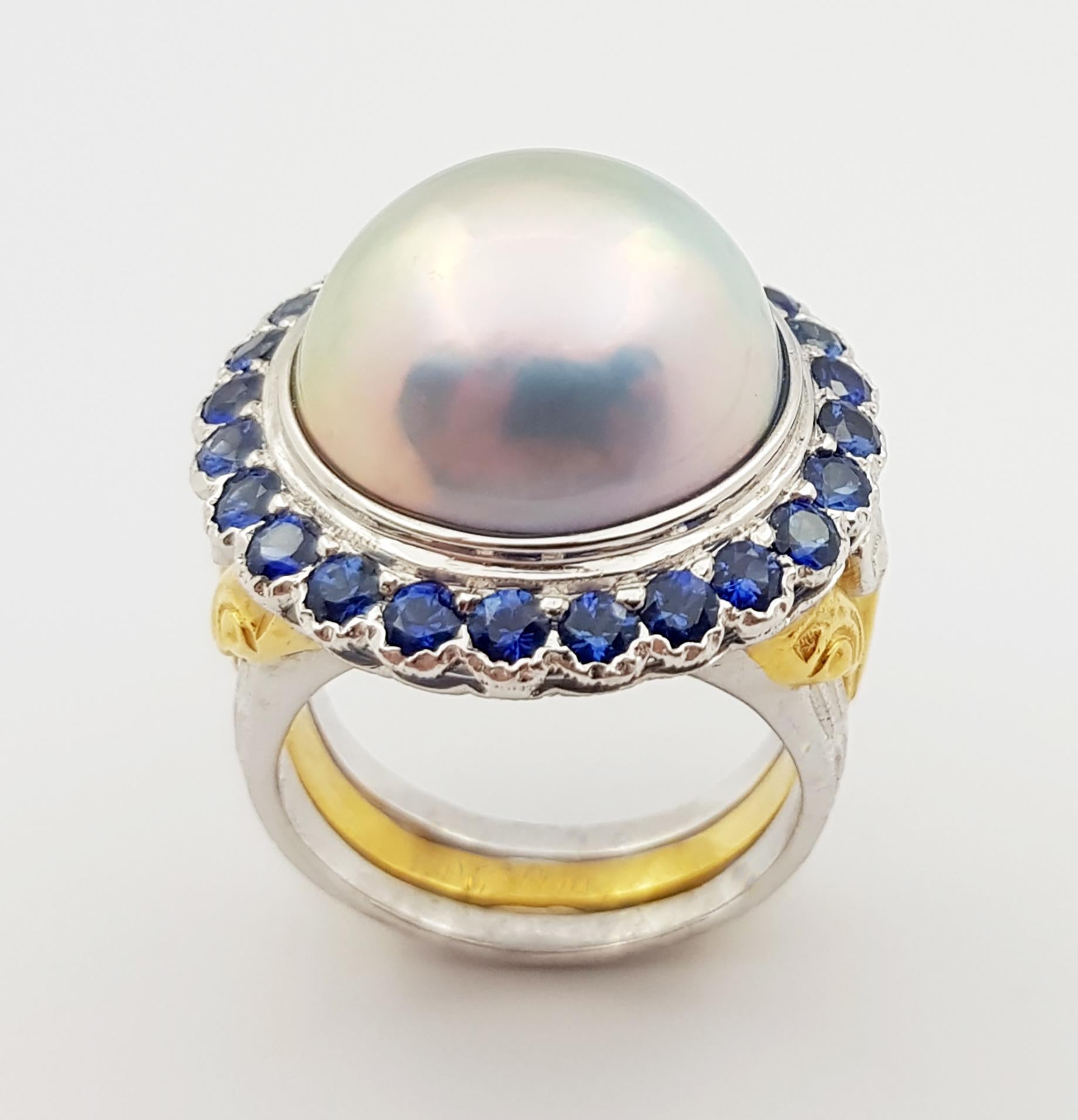 Ring aus 18 Karat Weißgold mit Mabe-Perle und blauem Saphir im Angebot 2