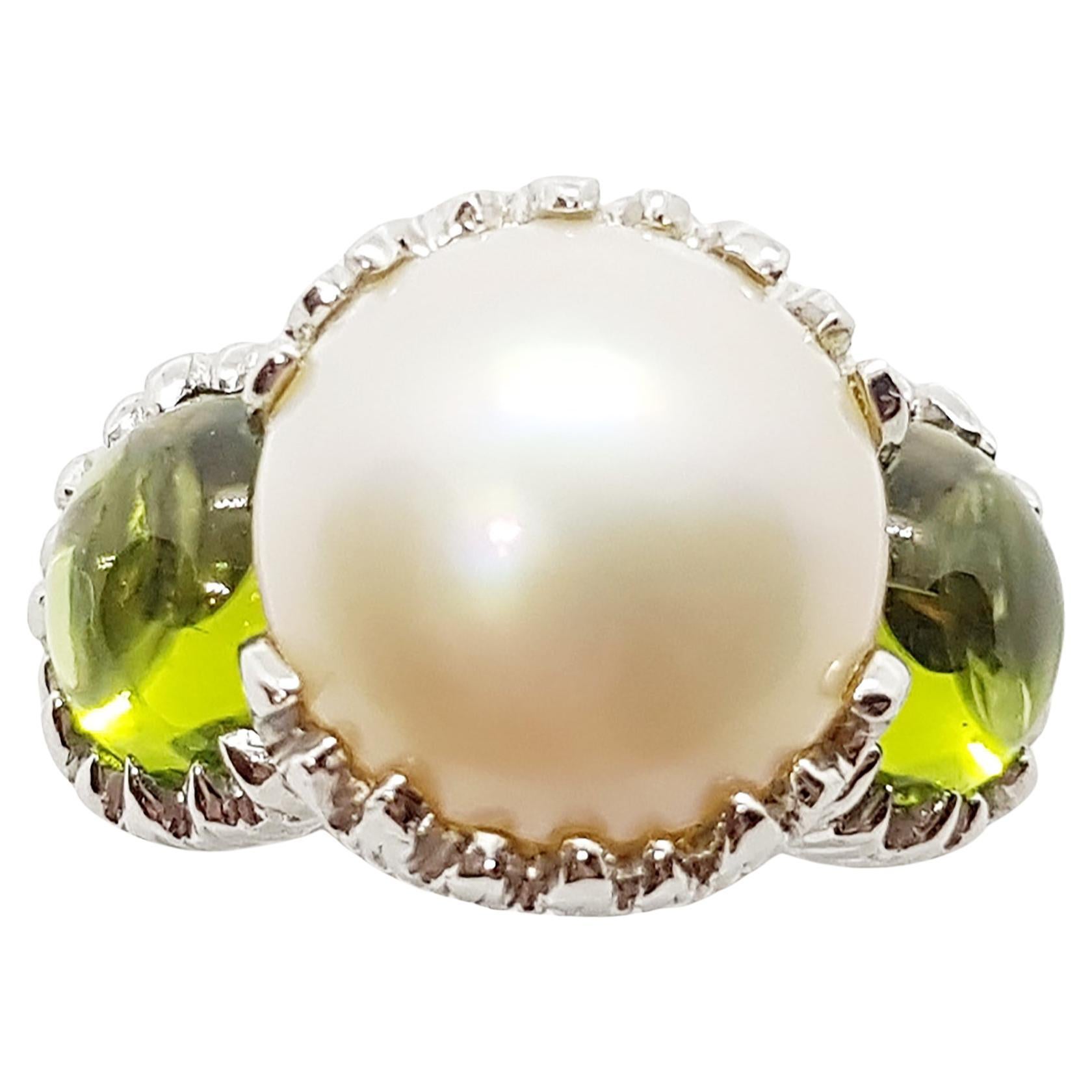 Mabe Pearl with Cabochon Peridot Ring Set in 18 Karat White Gold Settings For Sale