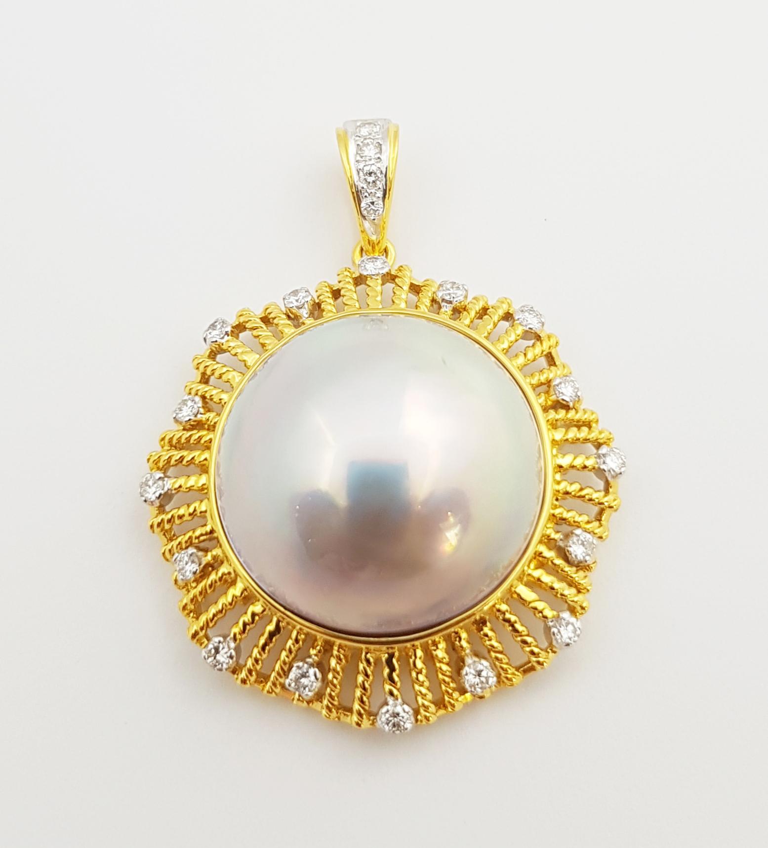 Contemporary Mabe Pearl with Diamond Pendant Set in 18 Karat Gold Settings For Sale