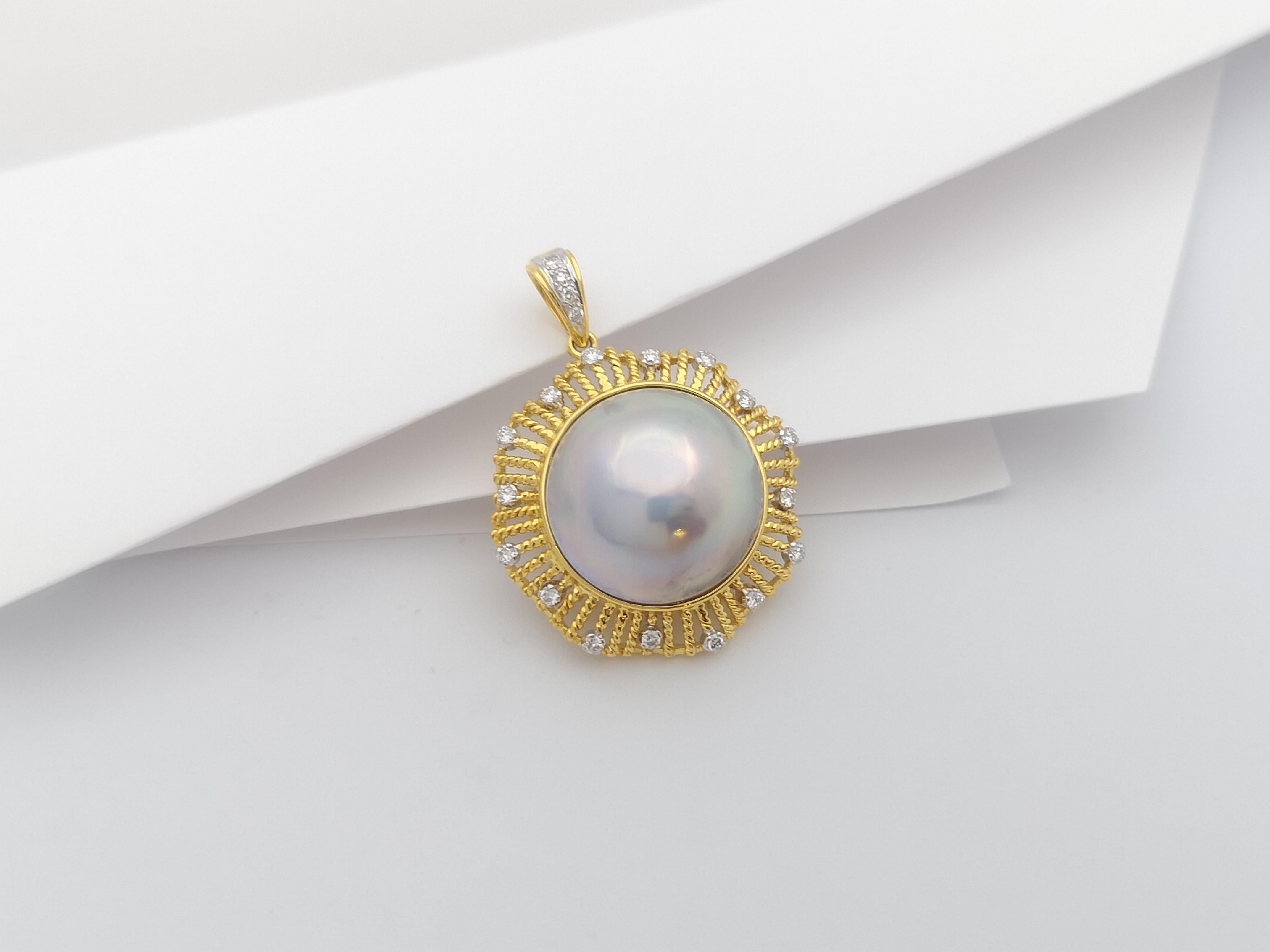 Brilliant Cut Mabe Pearl with Diamond Pendant Set in 18 Karat Gold Settings For Sale