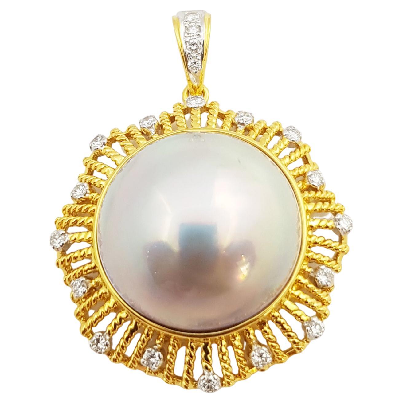 Mabe Pearl with Diamond Pendant Set in 18 Karat Gold Settings For Sale