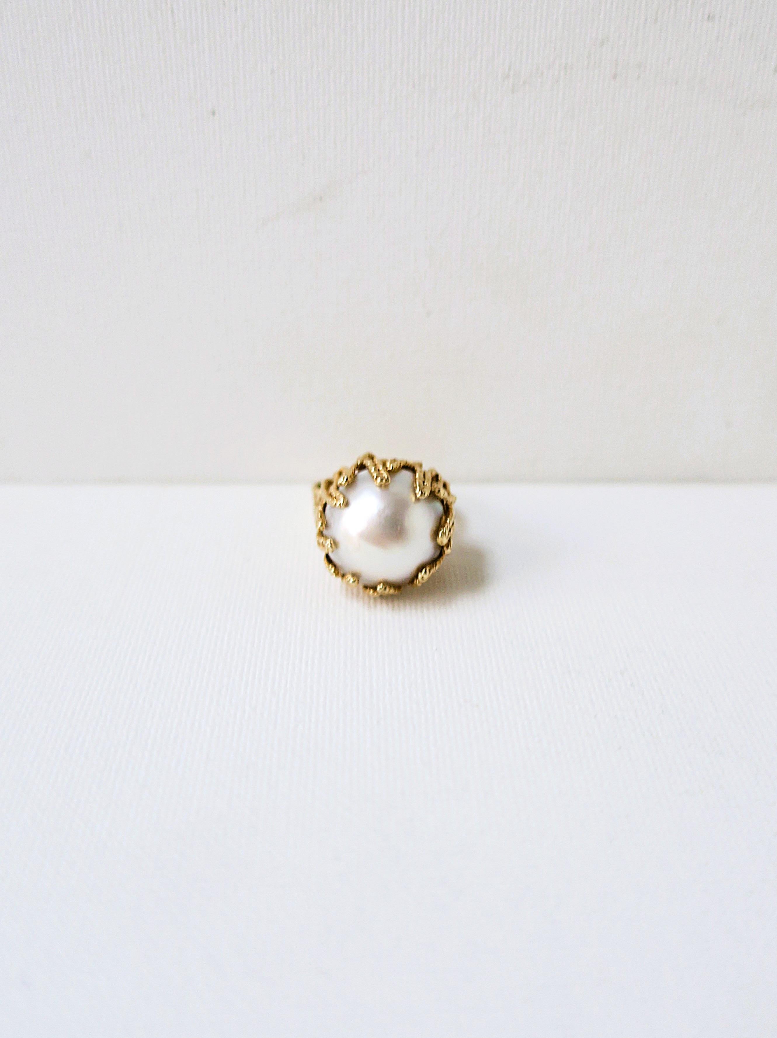 Bague cocktail en or jaune et perles en vente 2