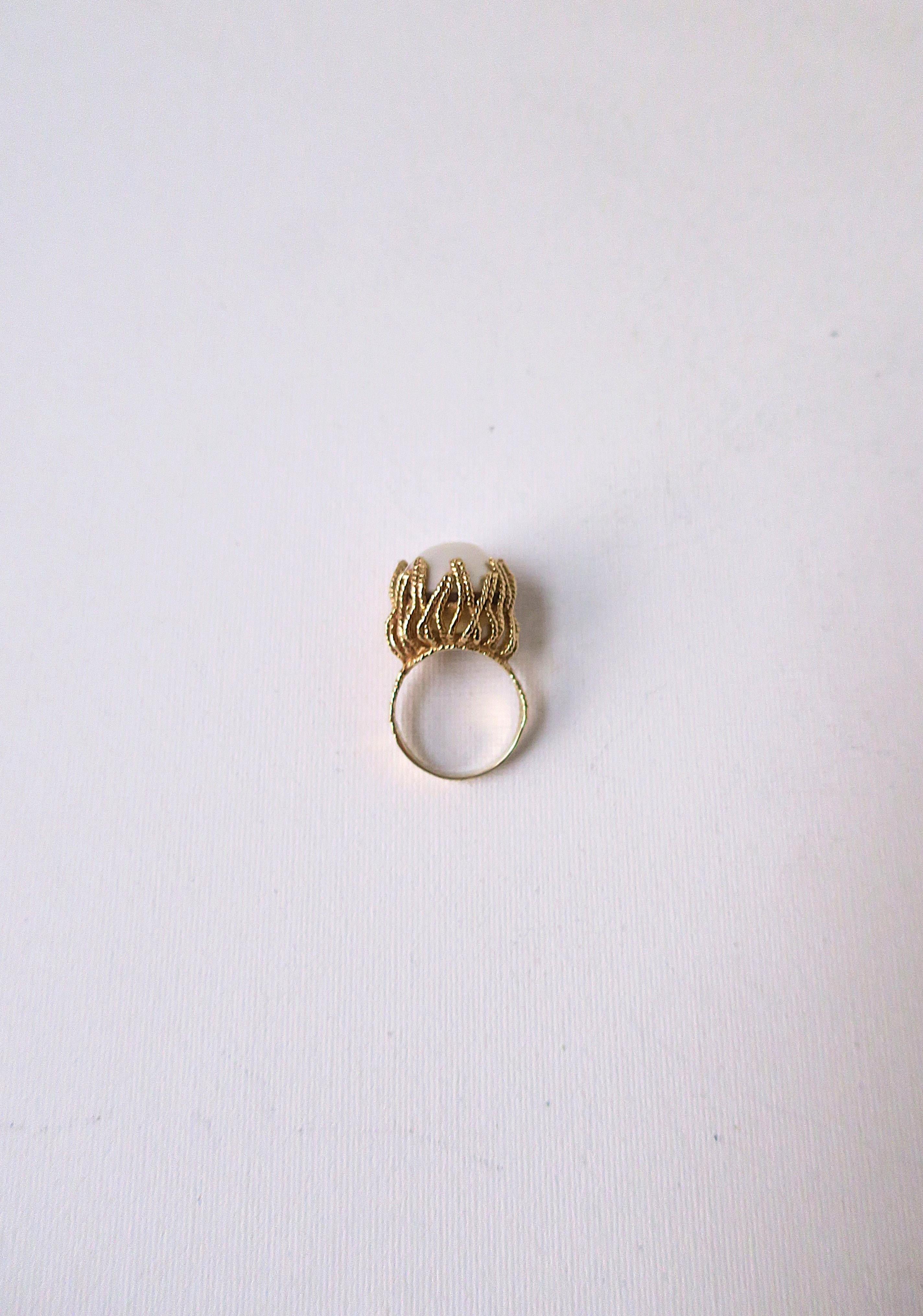 Bague cocktail en or jaune et perles en vente 3
