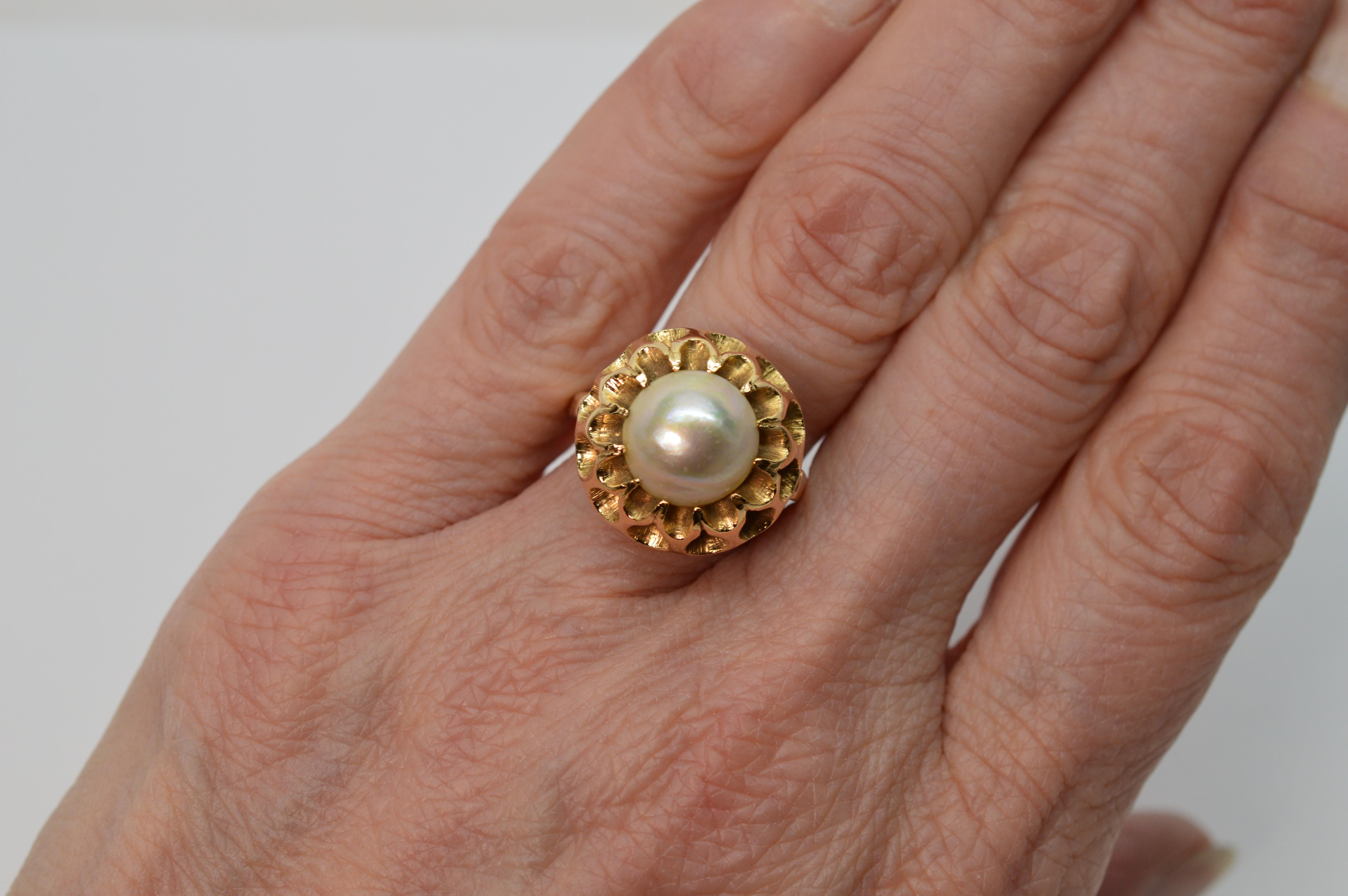 Mabe Pearl Yellow Gold Flower Cocktail Ring In Good Condition For Sale In Mount Kisco, NY