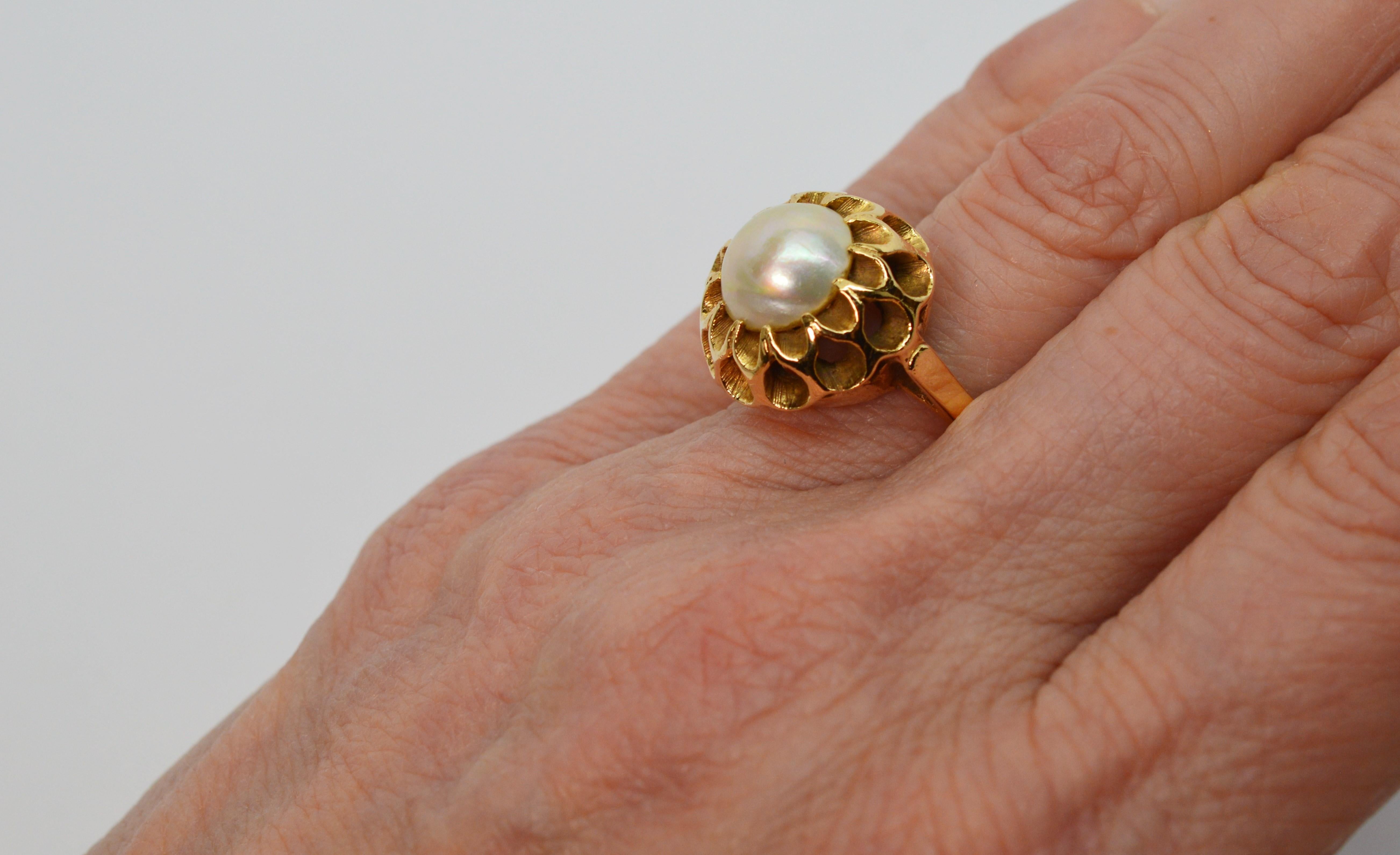 Mabe Pearl Yellow Gold Flower Cocktail Ring For Sale 1