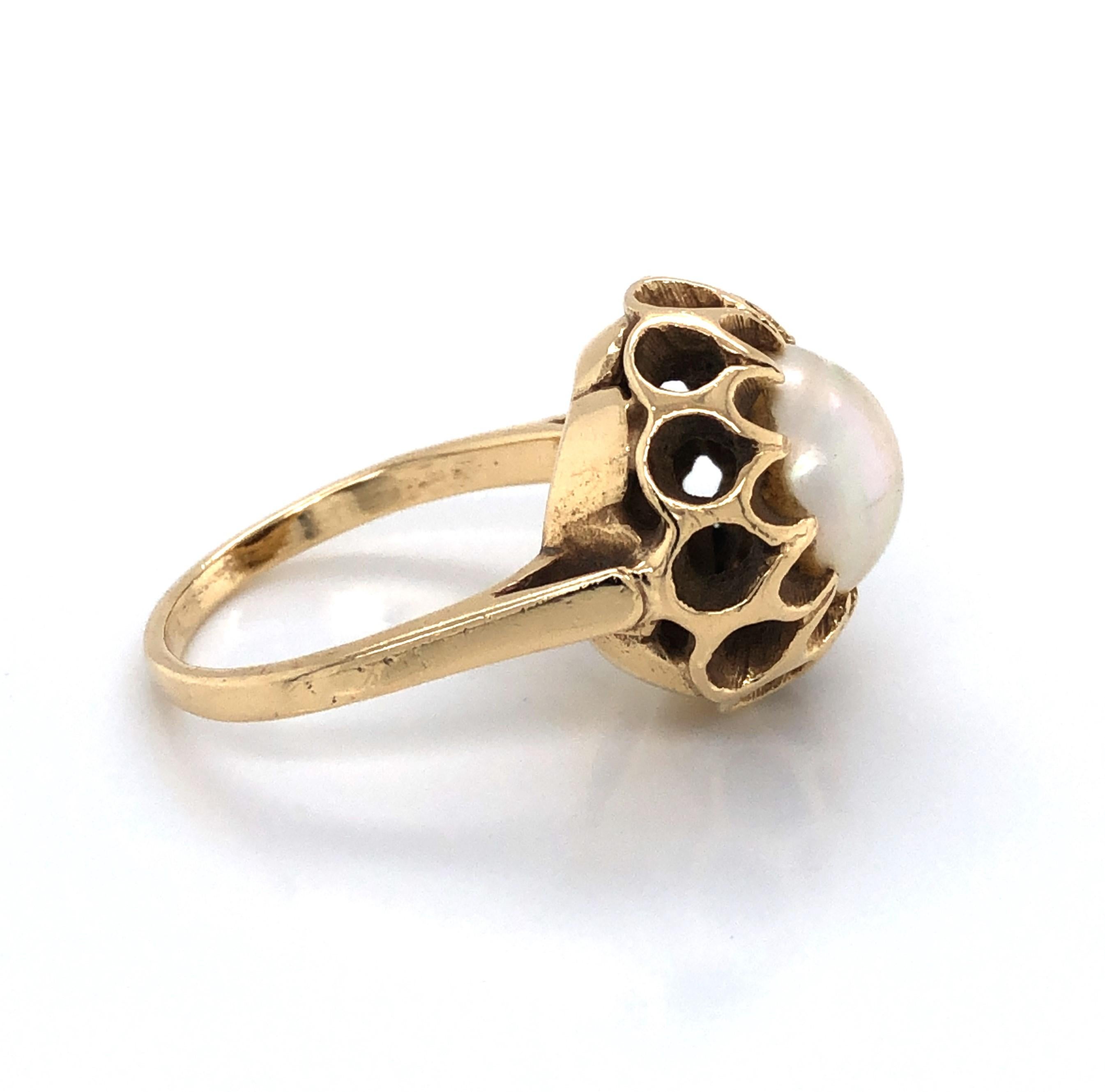 Mabe Pearl Yellow Gold Flower Cocktail Ring For Sale 3