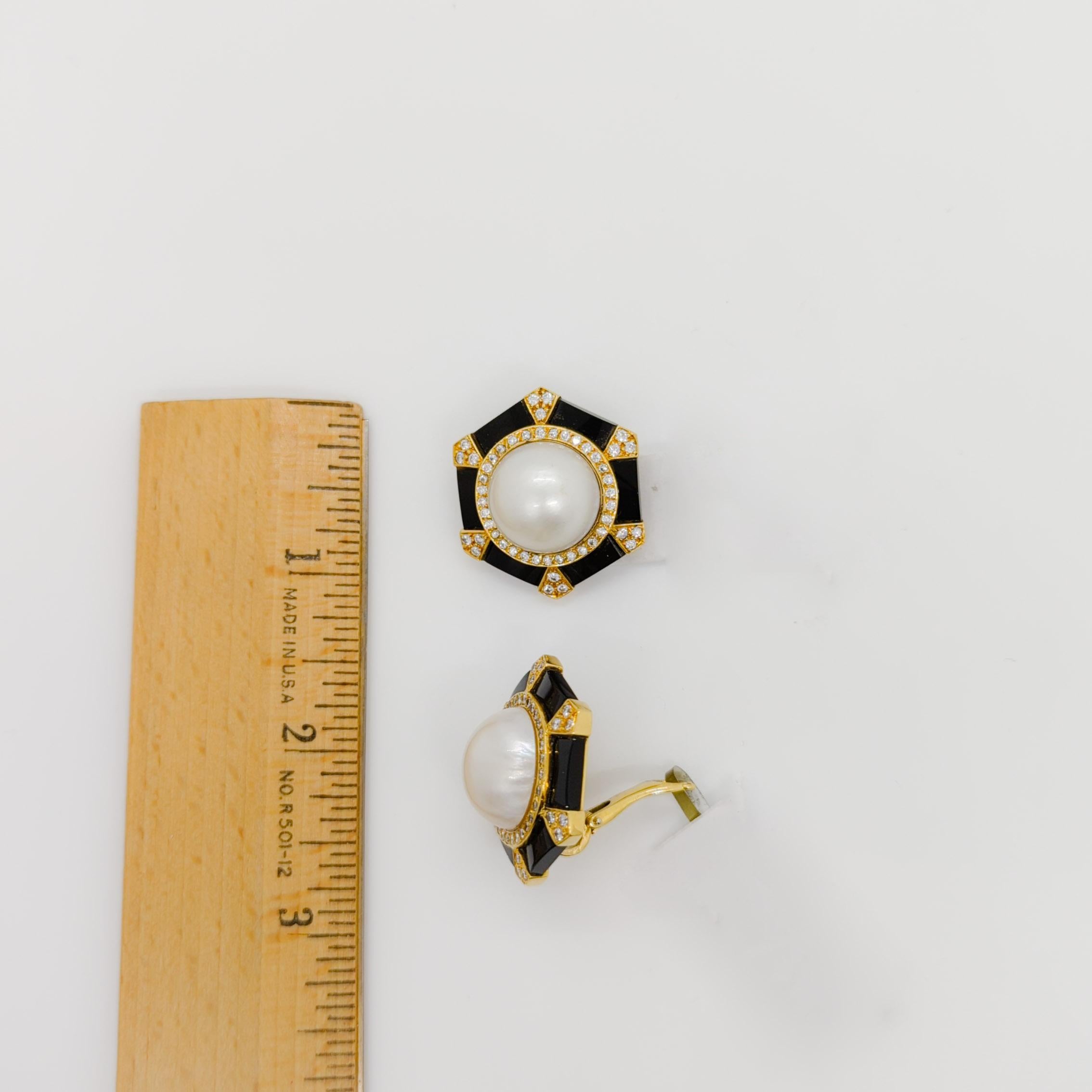 Mabe Weiße Perle mit runden Diamanten und Onyx-Ohrringen aus 18 Karat Gelbgold für Damen oder Herren im Angebot
