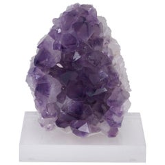 Macapa Sculpture in Amethyst Stone by Curatedkravet