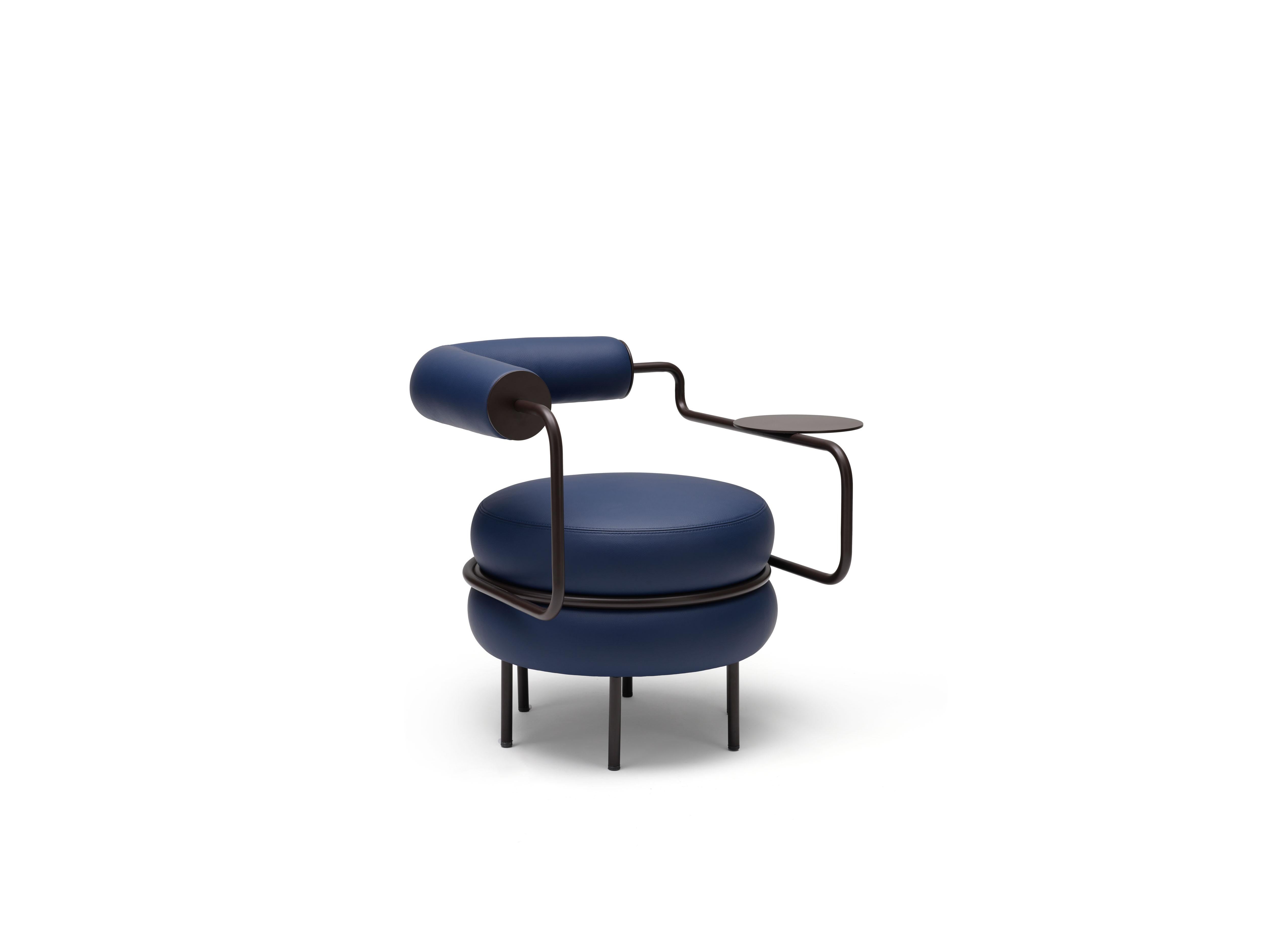 Mid-Century moderno Macaron, sedia in pelle con un solo braccio del metà del secolo scorso in vendita
