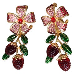 Boucles d
oreilles à clip en or signées Macaron, 1980
