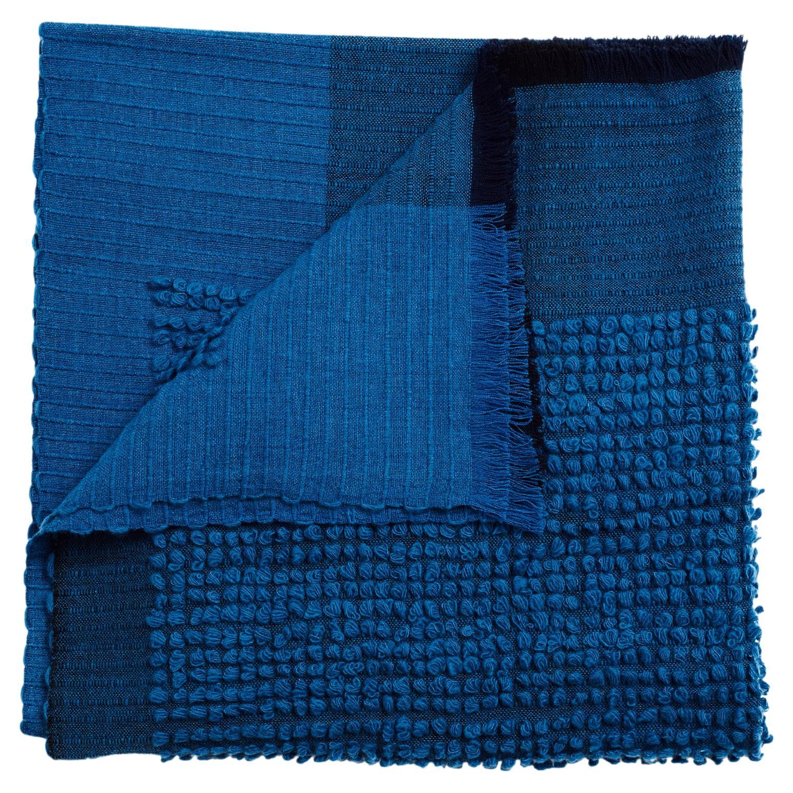 Macaroon Midnight Plush Merino Handloom Throw /  Coperta in blu notte intenso