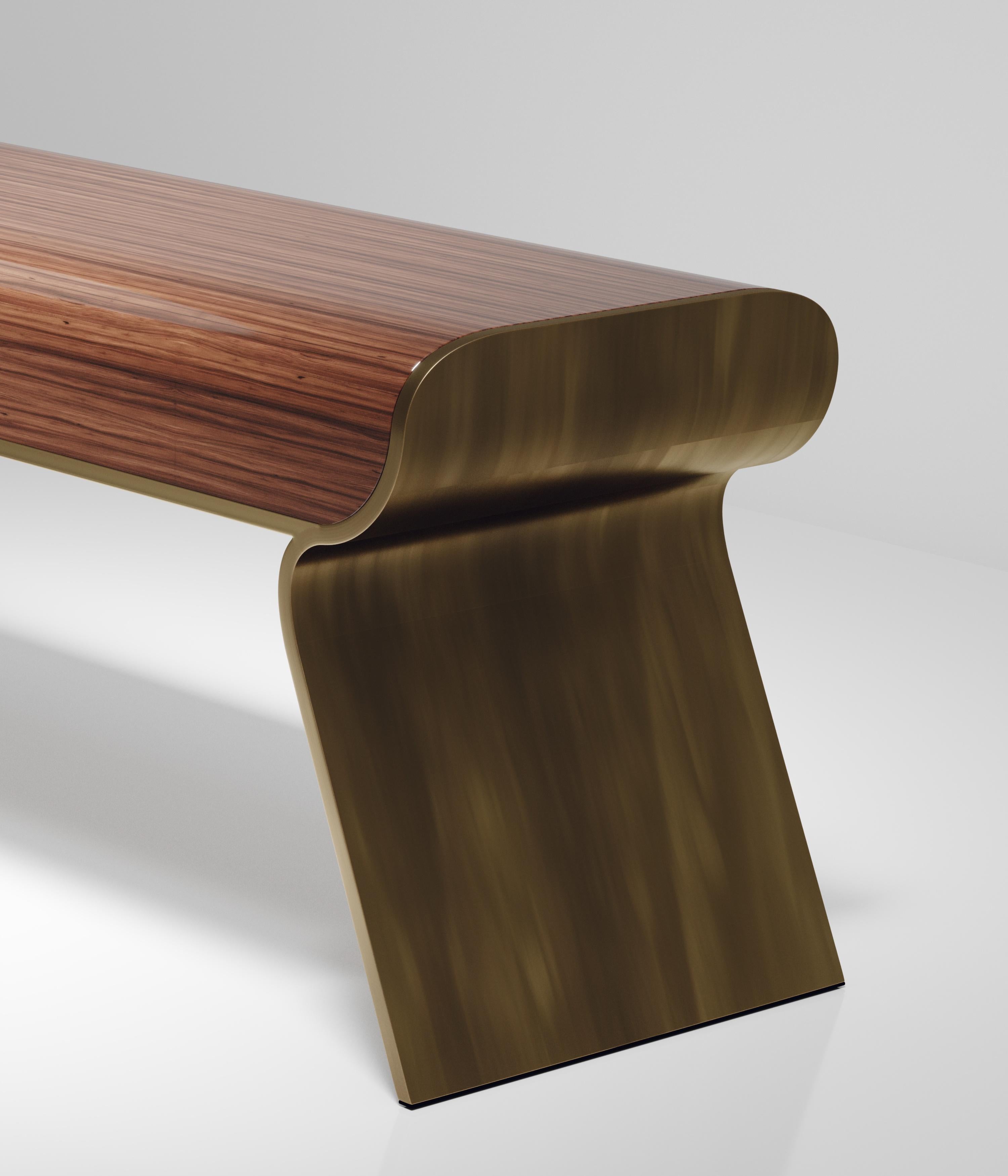 Philippin Banc en macassar avec détails en laiton patiné par Kifu Paris en vente