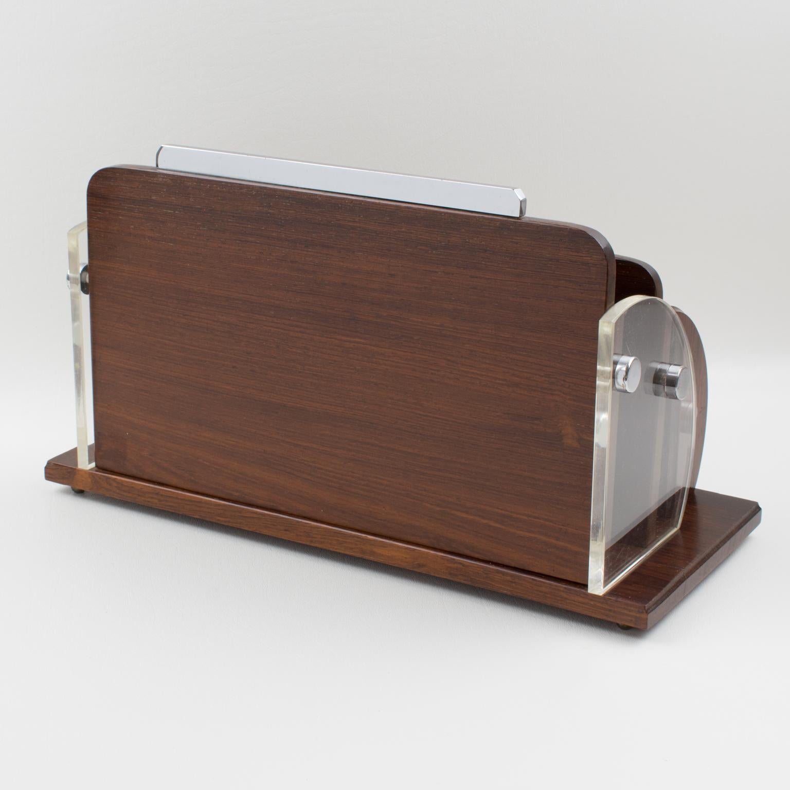 Smussato Portalettere accessorio da scrivania in Macassar, cromo e lucite, circa 1940 in vendita