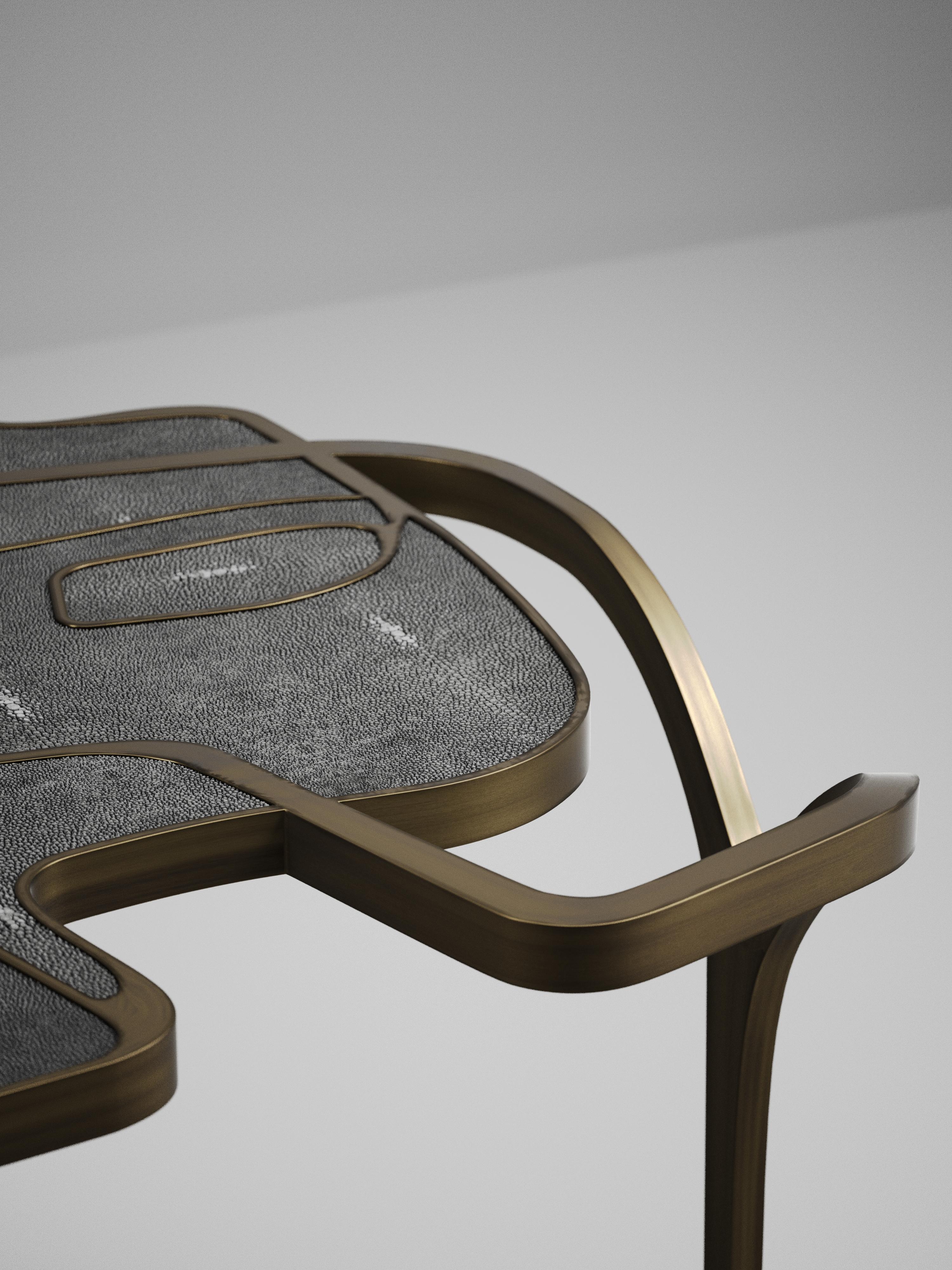 Table basse Cocteau en macassar avec accents en laiton patiné par R & Y Augousti en vente 2