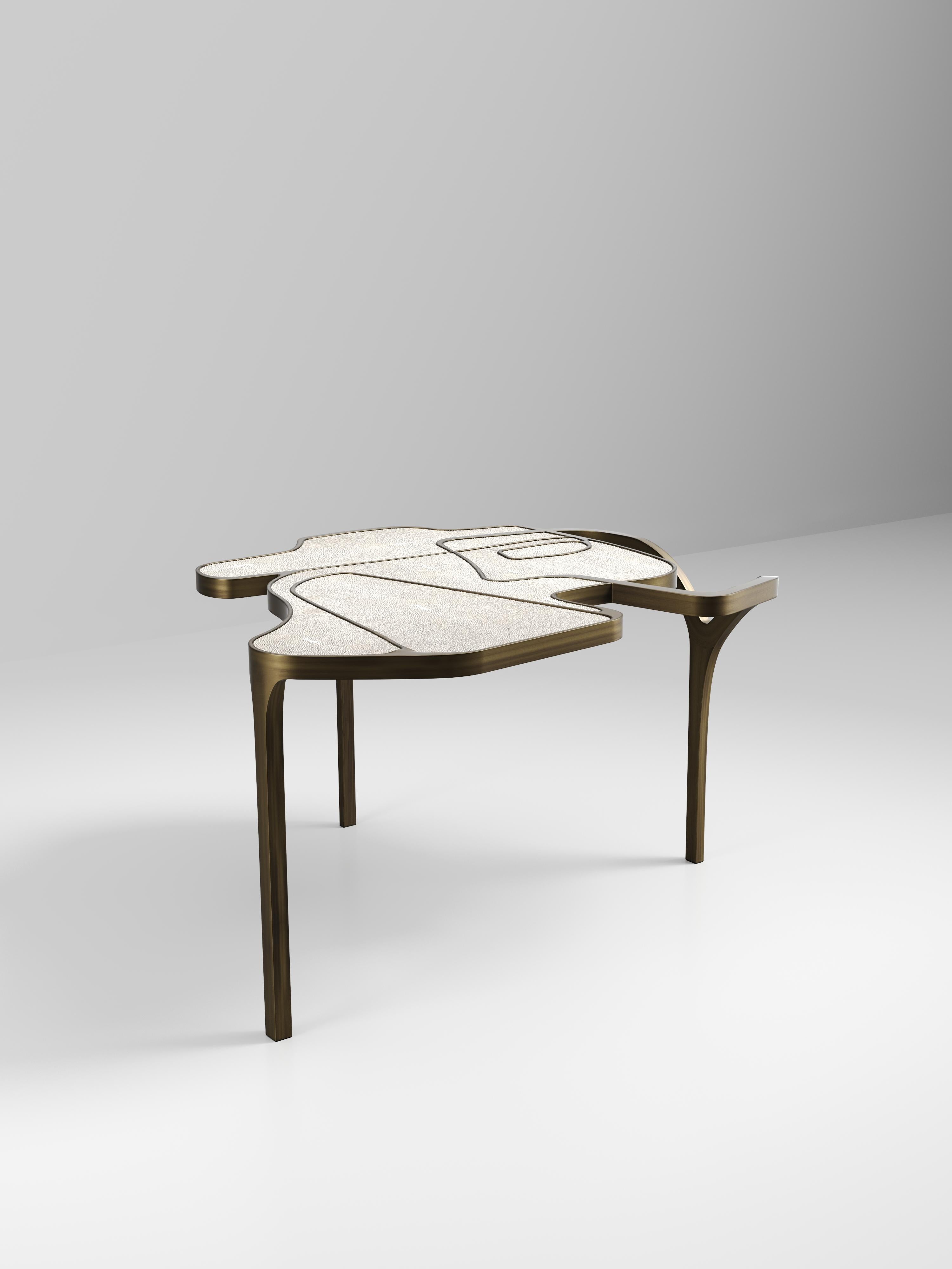 Table basse Cocteau en macassar avec accents en laiton patiné par R & Y Augousti en vente 3