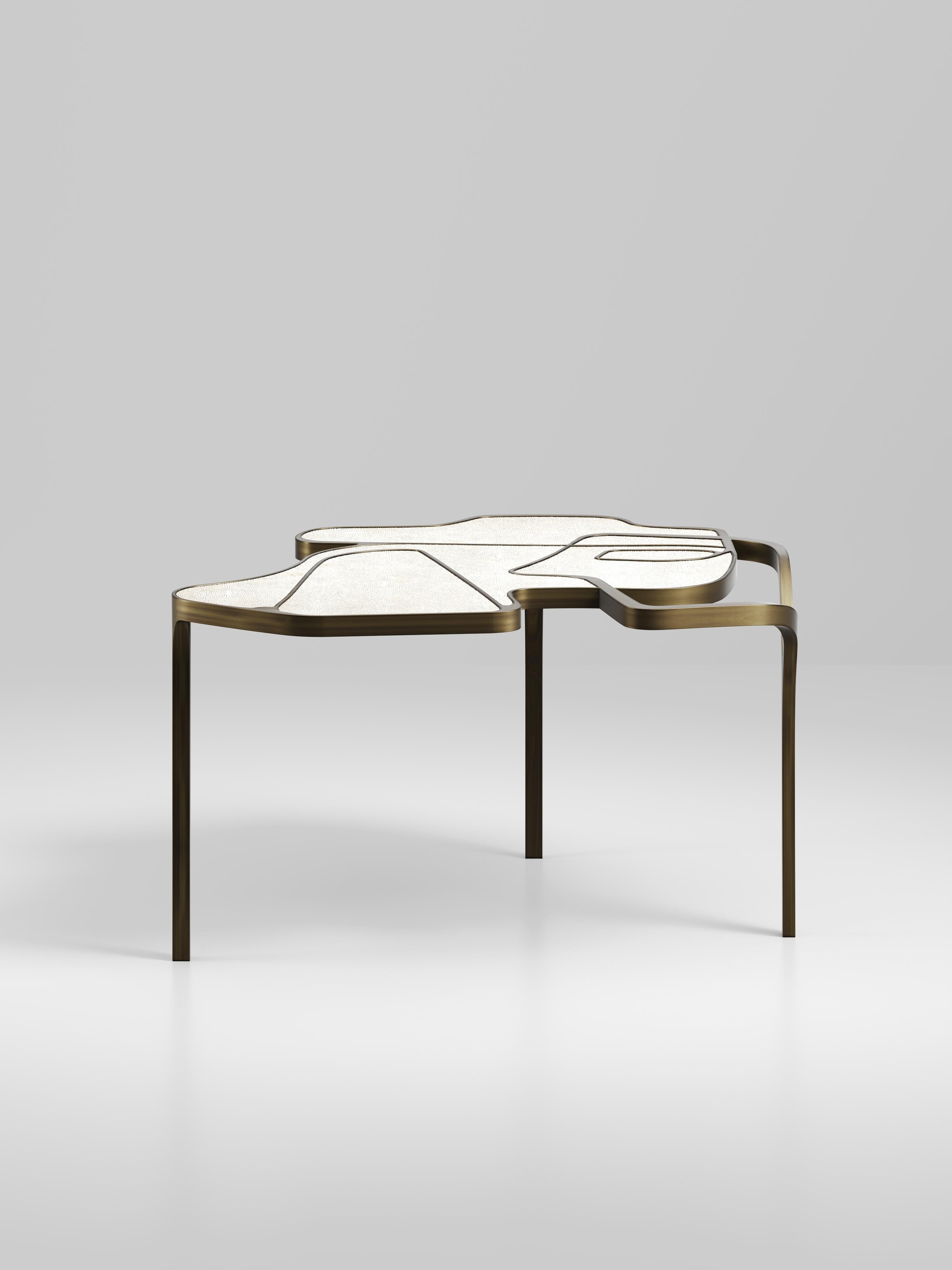 Table basse Cocteau en macassar avec accents en laiton patiné par R & Y Augousti en vente 4