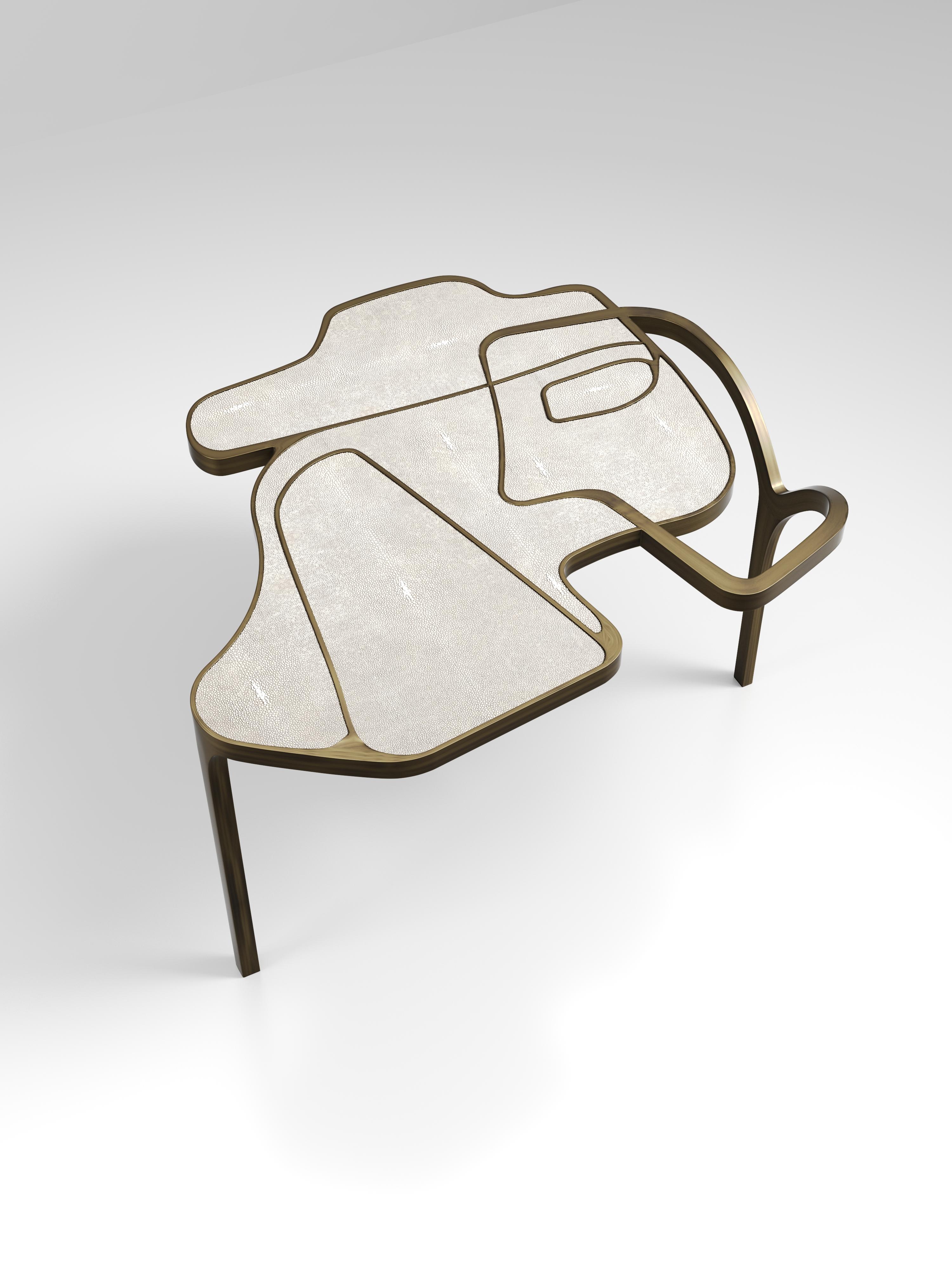 Table basse Cocteau en macassar avec accents en laiton patiné par R & Y Augousti en vente 5