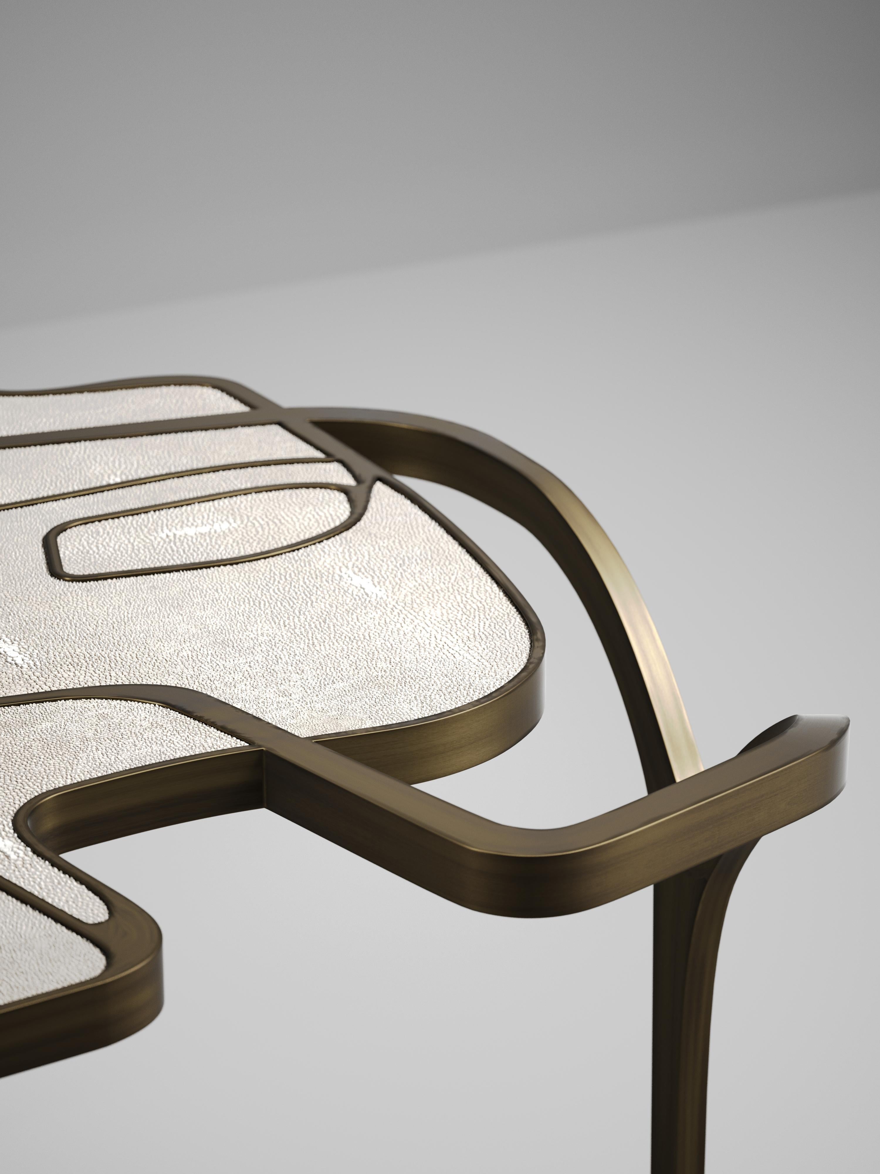 Table basse Cocteau en macassar avec accents en laiton patiné par R & Y Augousti en vente 6