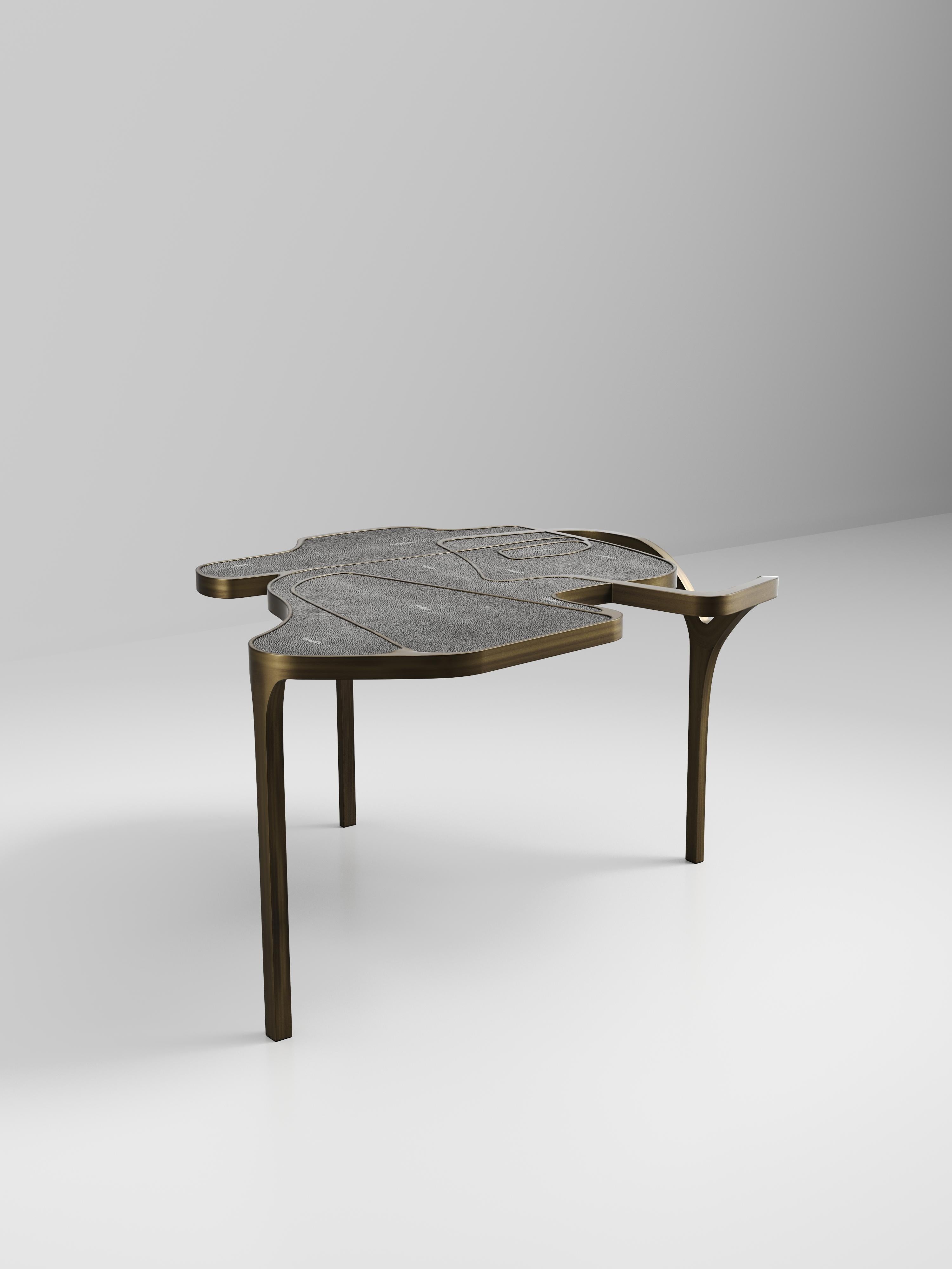 XXIe siècle et contemporain Table basse Cocteau en macassar avec accents en laiton patiné par R & Y Augousti en vente