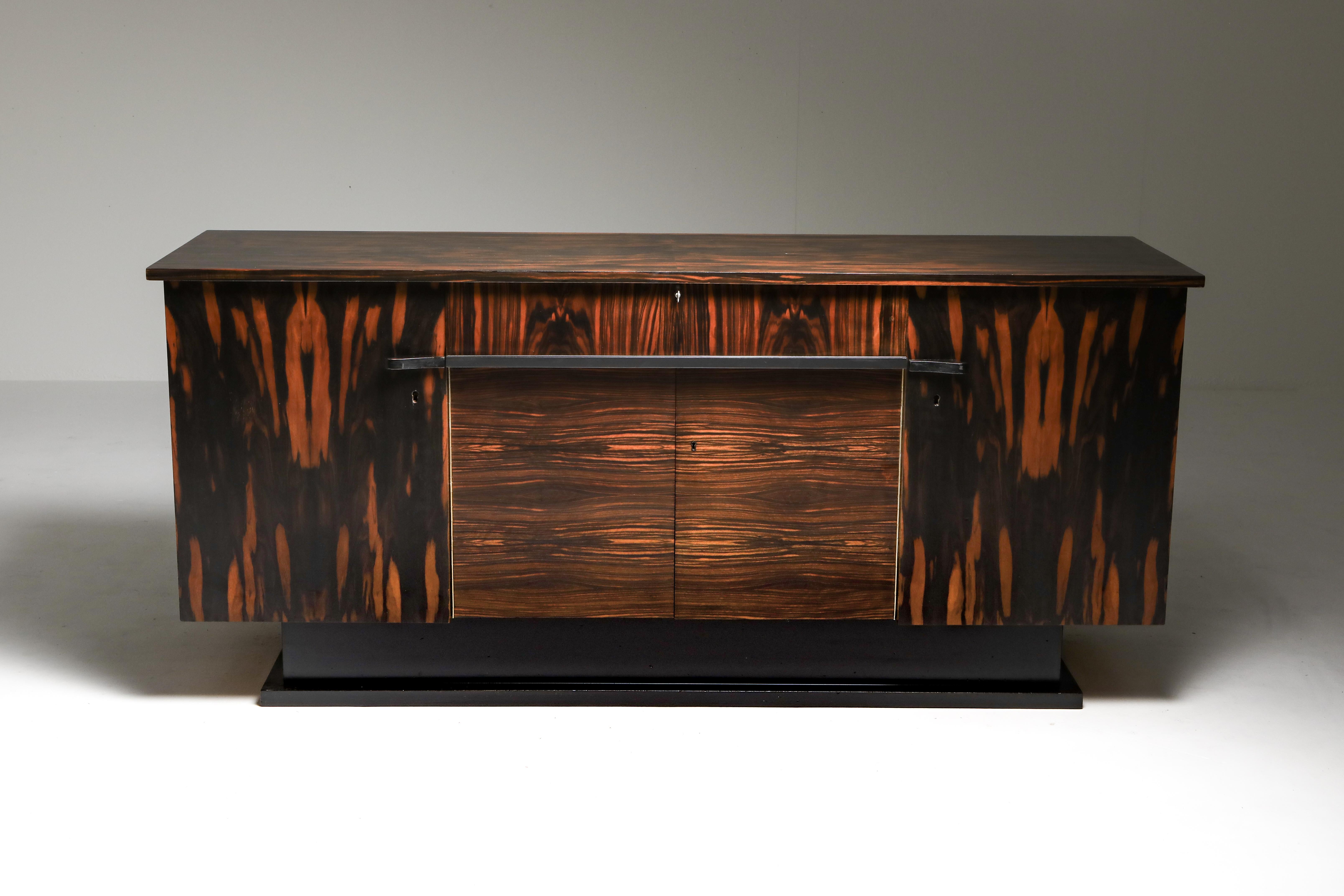 Art Deco buffet or sideboard, Macassar and ebonised wood, Pander, The Netherlands, 1940s

Hendrik Wouda was the most famous designer working for the The Hague manufacturer of high end furniture.

 