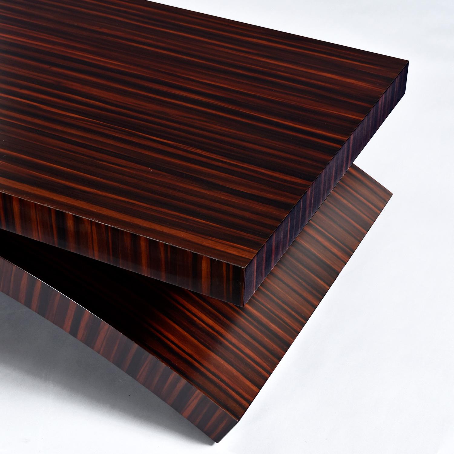 20ième siècle Table basse en arc d'ébène de Macassar de Michael Vanderbyl pour Boiler Domicile en vente
