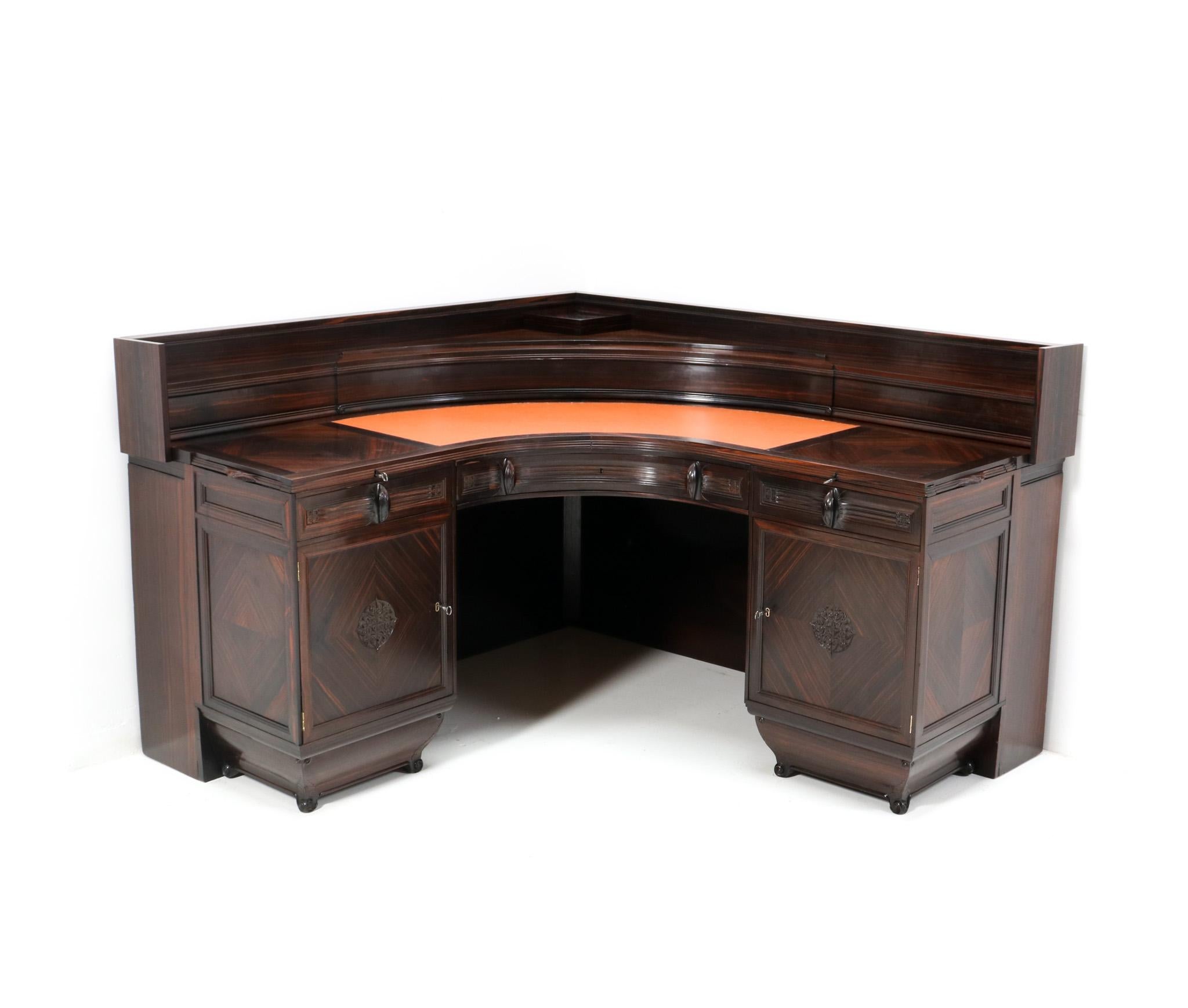 Magnificent and ultra rare Art Deco Amsterdamse School desk.
Design by Daniel van Dorp for Gebroeders Reens Amsterdam.
Striking Dutch design from the 1920s.
Solid macassar ebony with original macassar ebony veneer base.
The doors, drawers and pull