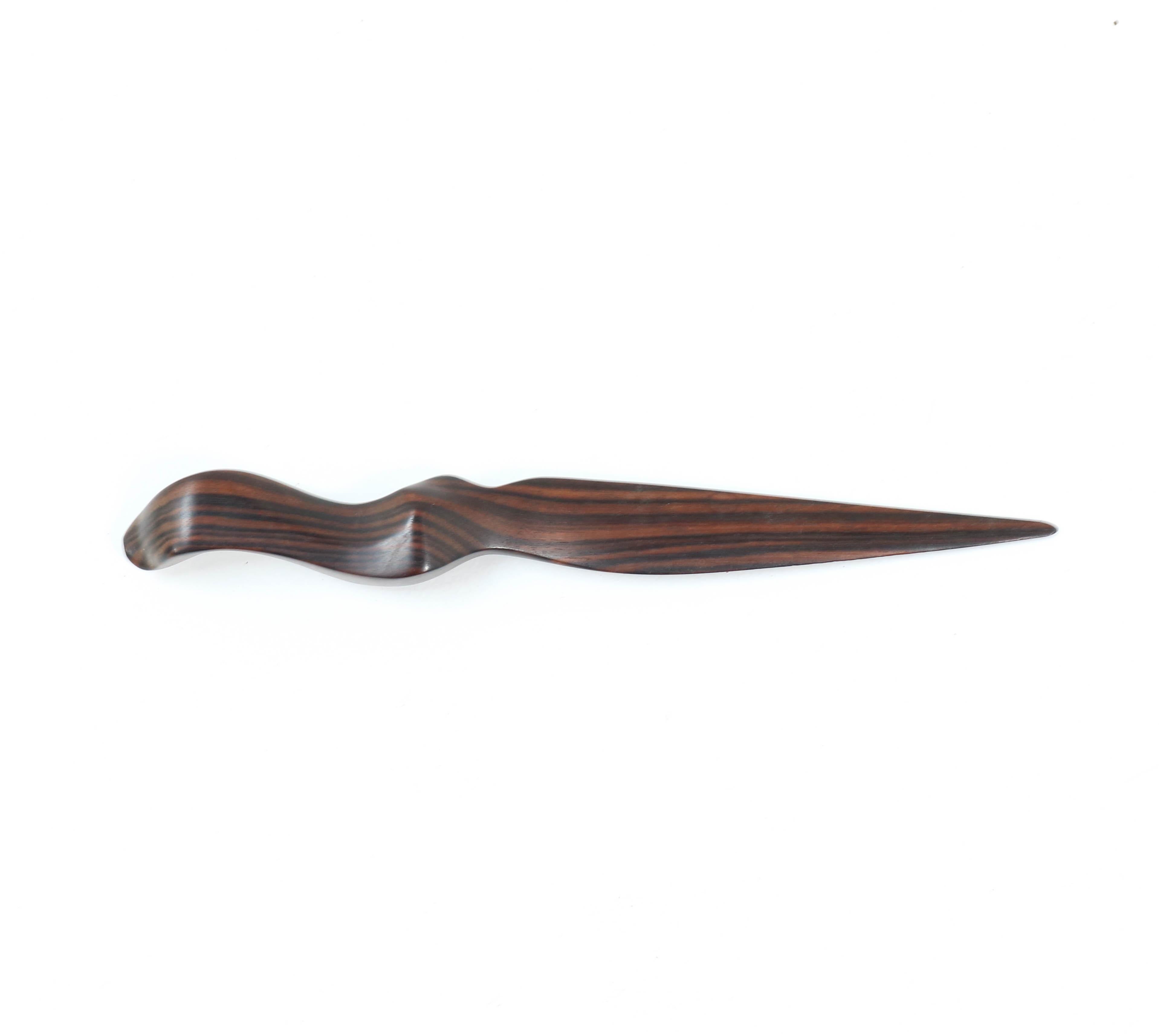 Wonderful and rare Art Deco Amsterdamse School letter opener.
Striking Dutch design from the 1920s.
Solid macassar ebony and the handle is a stylish shaped otter.
In very good original condition with a beautiful patina.