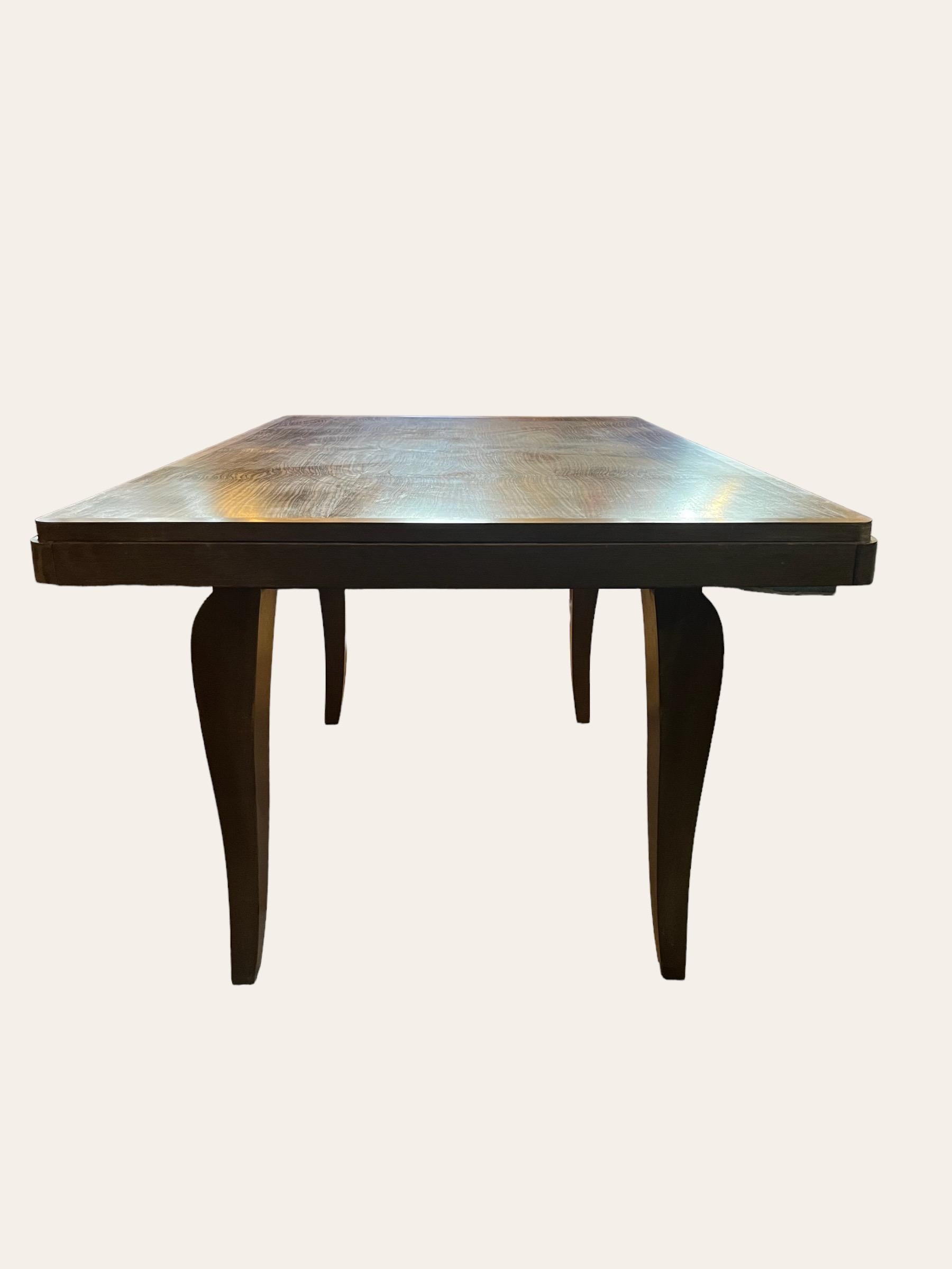 Macassar Ebony Dining Table with Leaves In Good Condition For Sale In Brooklyn, NY