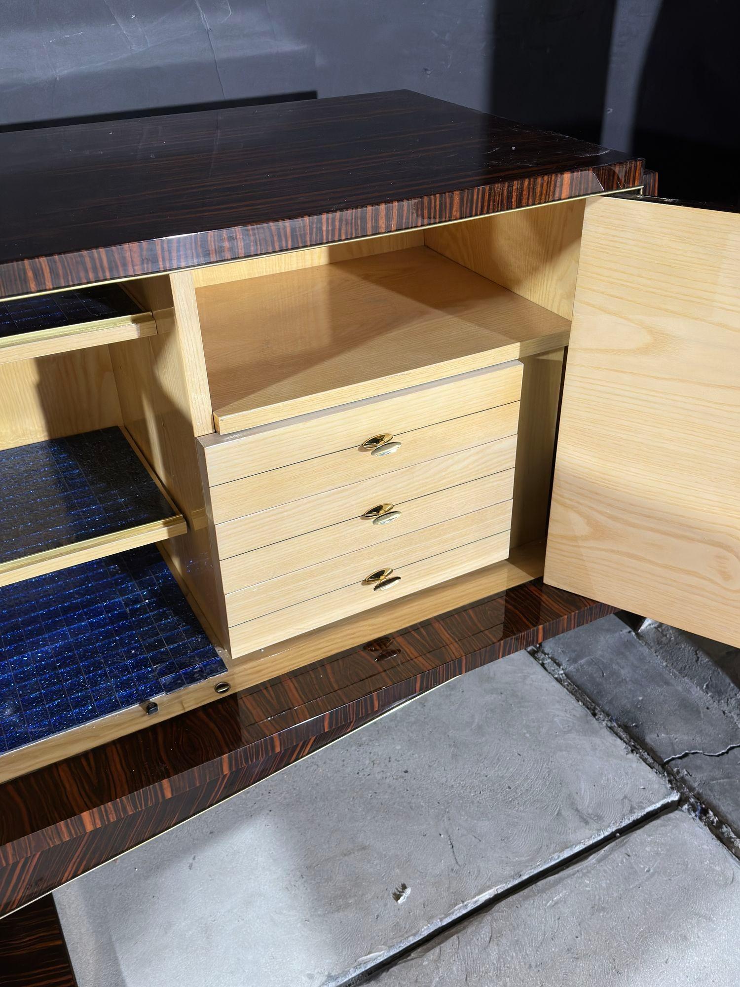 Credenza francese in ebano Macassar di N.F. Ameublement, 1950 in vendita 2