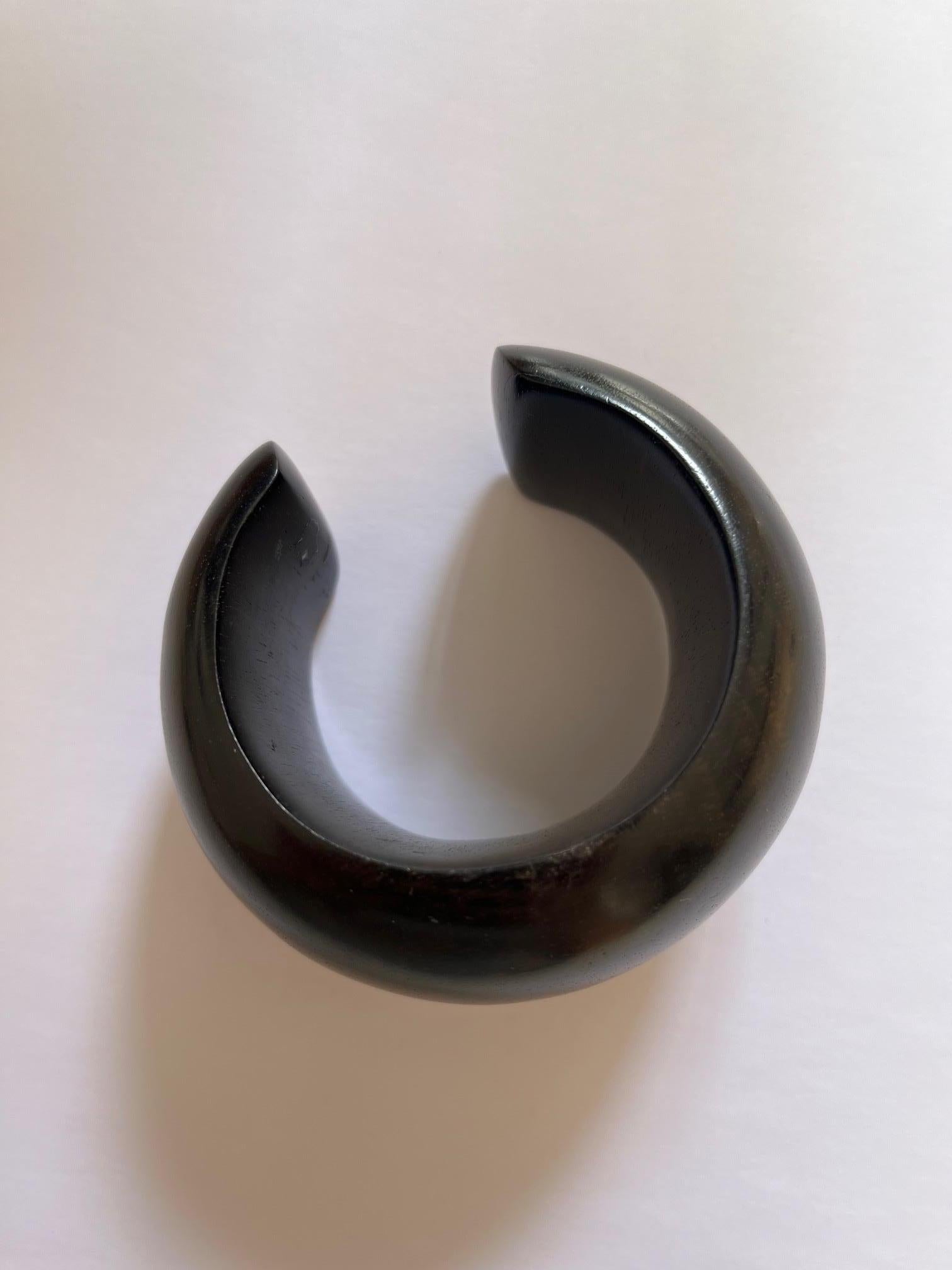 Bracelet large en ébène de Macassar Excellent état - En vente à PARIS, FR