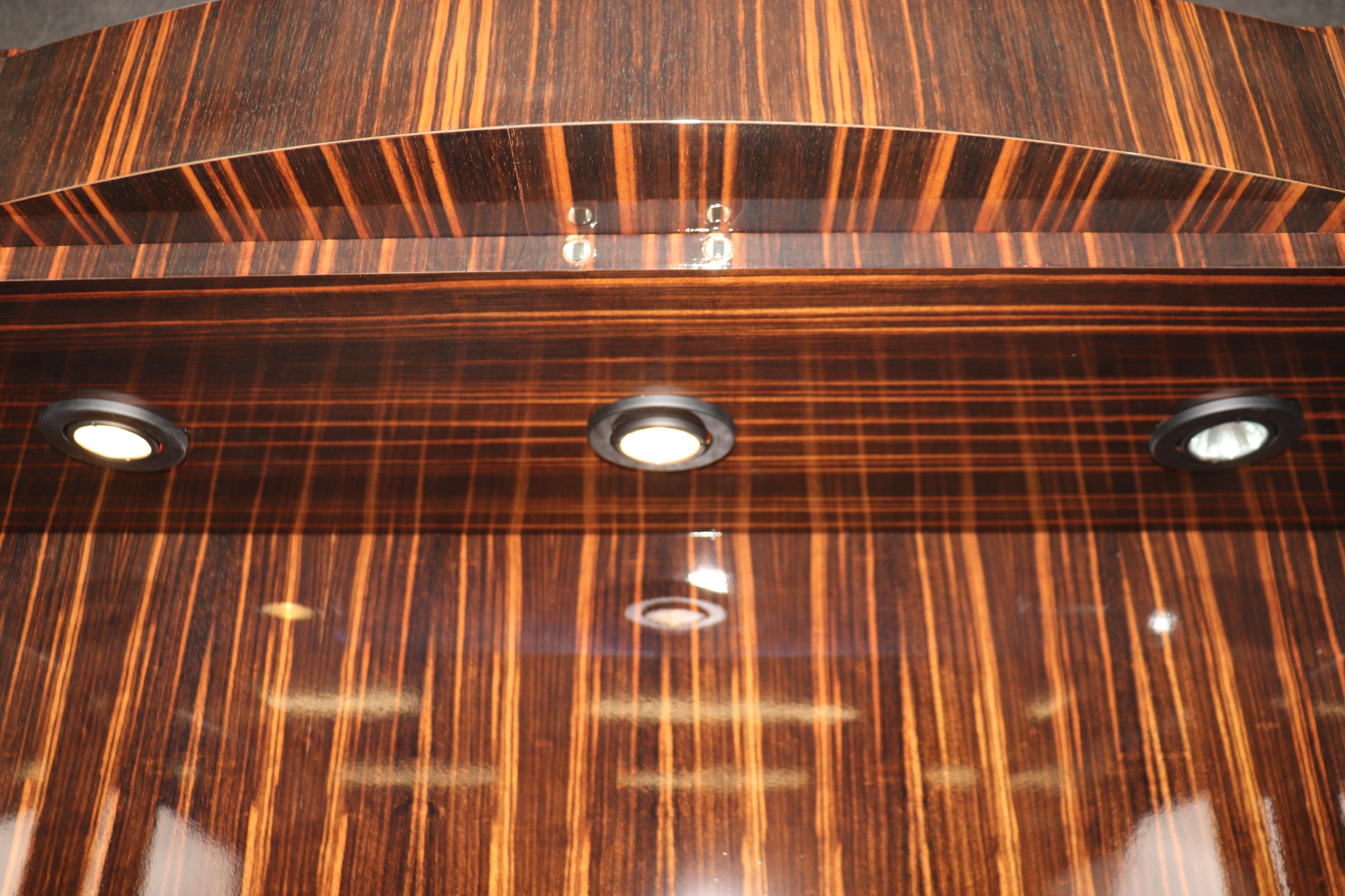 Macassar Ebony Lighted Contemporary French-Made Art Deco Vitrine Manner Ruhlmann For Sale 8