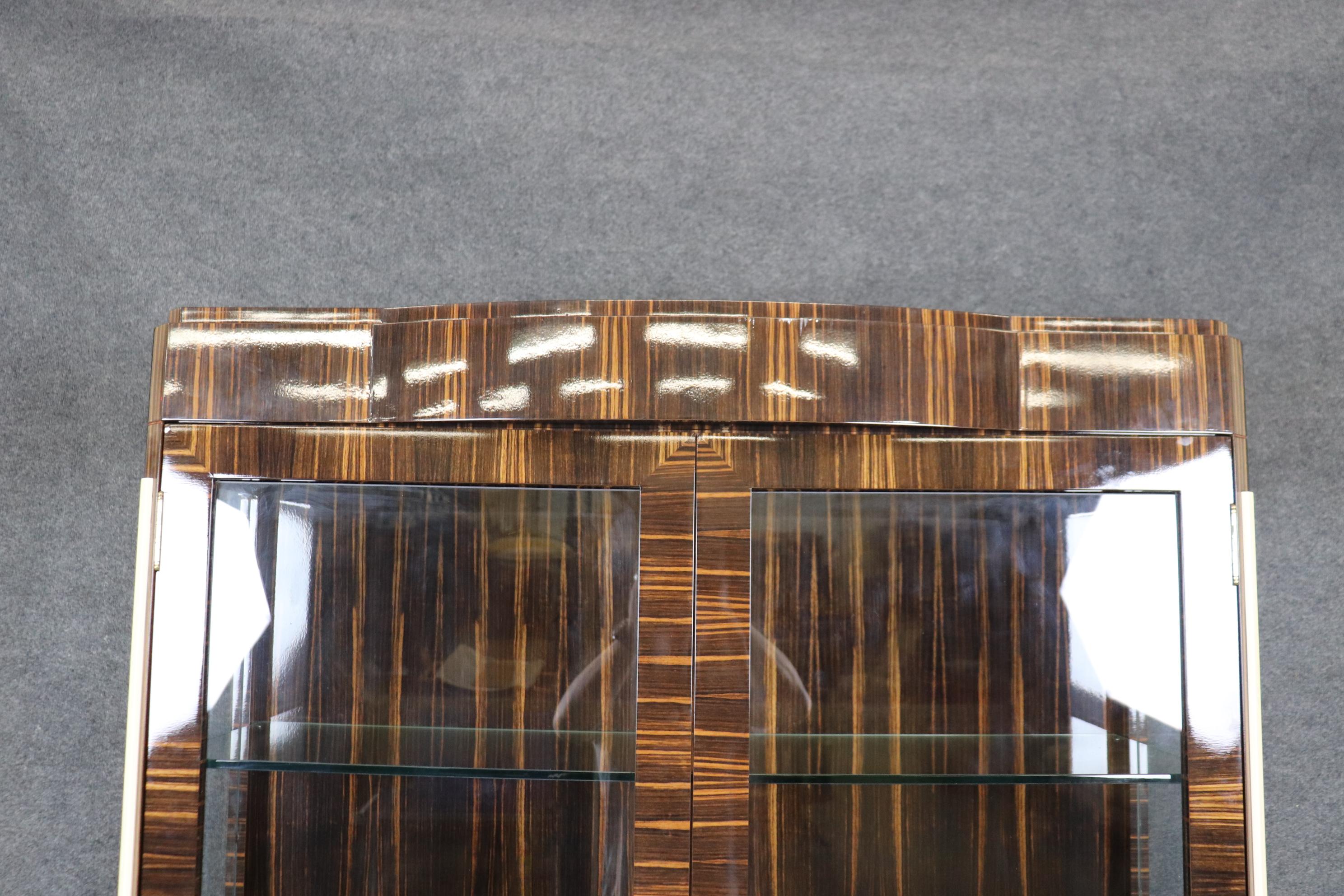 Macassar Ebony Lighted Contemporary French-Made Art Deco Vitrine Manner Ruhlmann For Sale 3